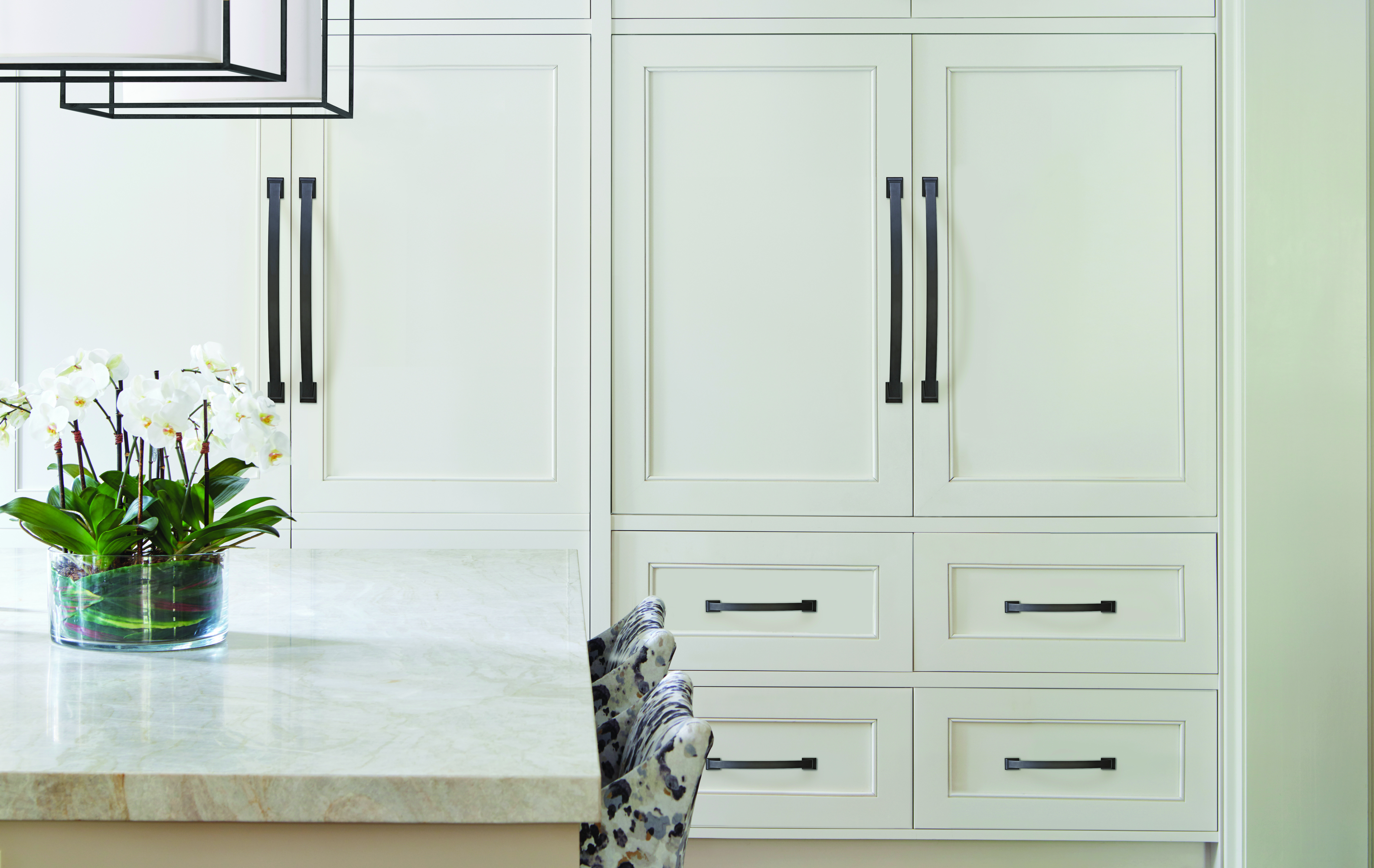 Amerock Lifestyle Black-Bronze_Appliance-Pull_Amerock_Cabinet-Hardware_Candler_BP29367BBR-BP29365BBR_Kitchen_18