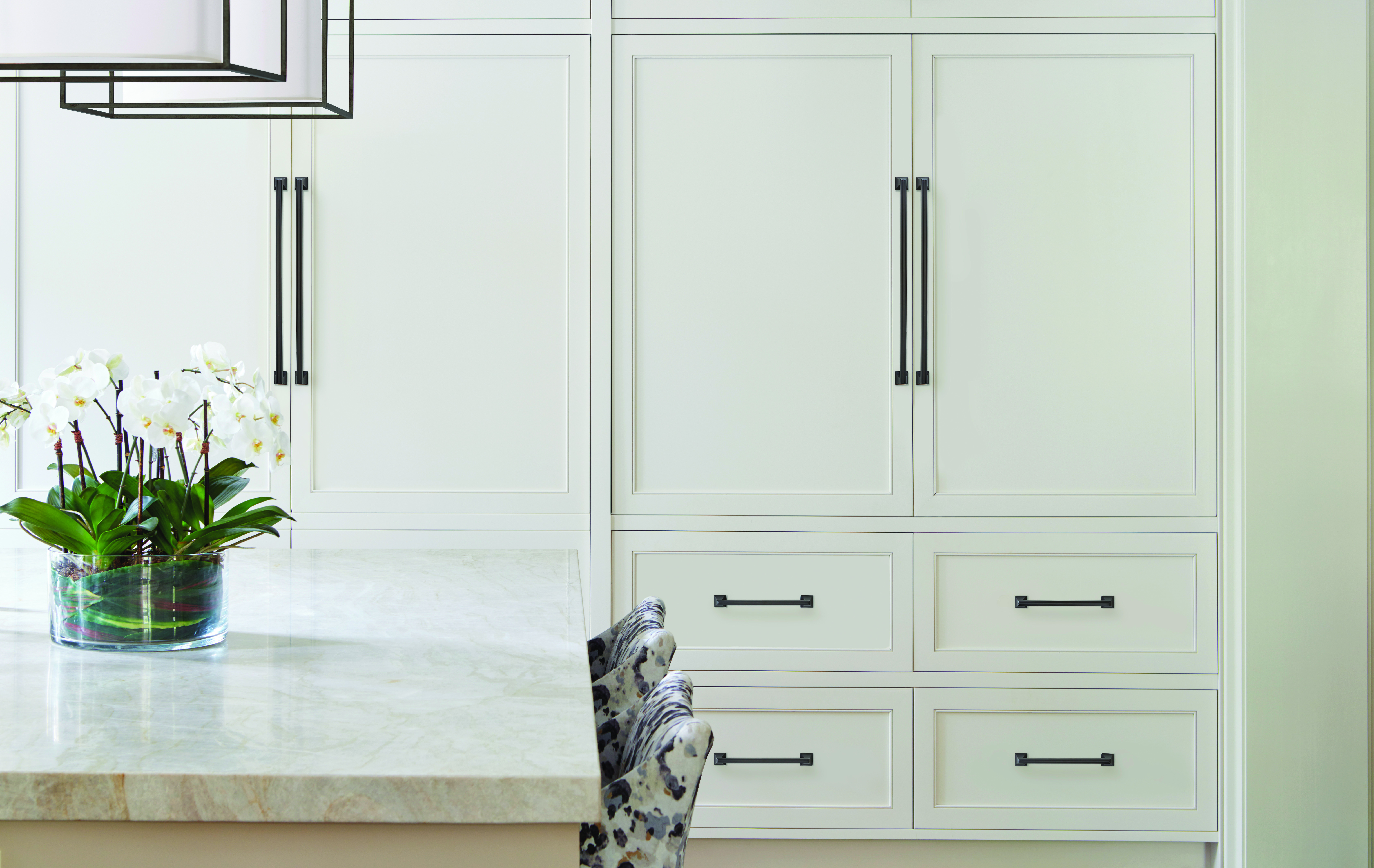 Amerock Lifestyle Black-Bronze_Appliance-Pull_Amerock_Cabinet-Hardware_Mulholland_BP53533BBR-BP53531BBR_Kitchen_18