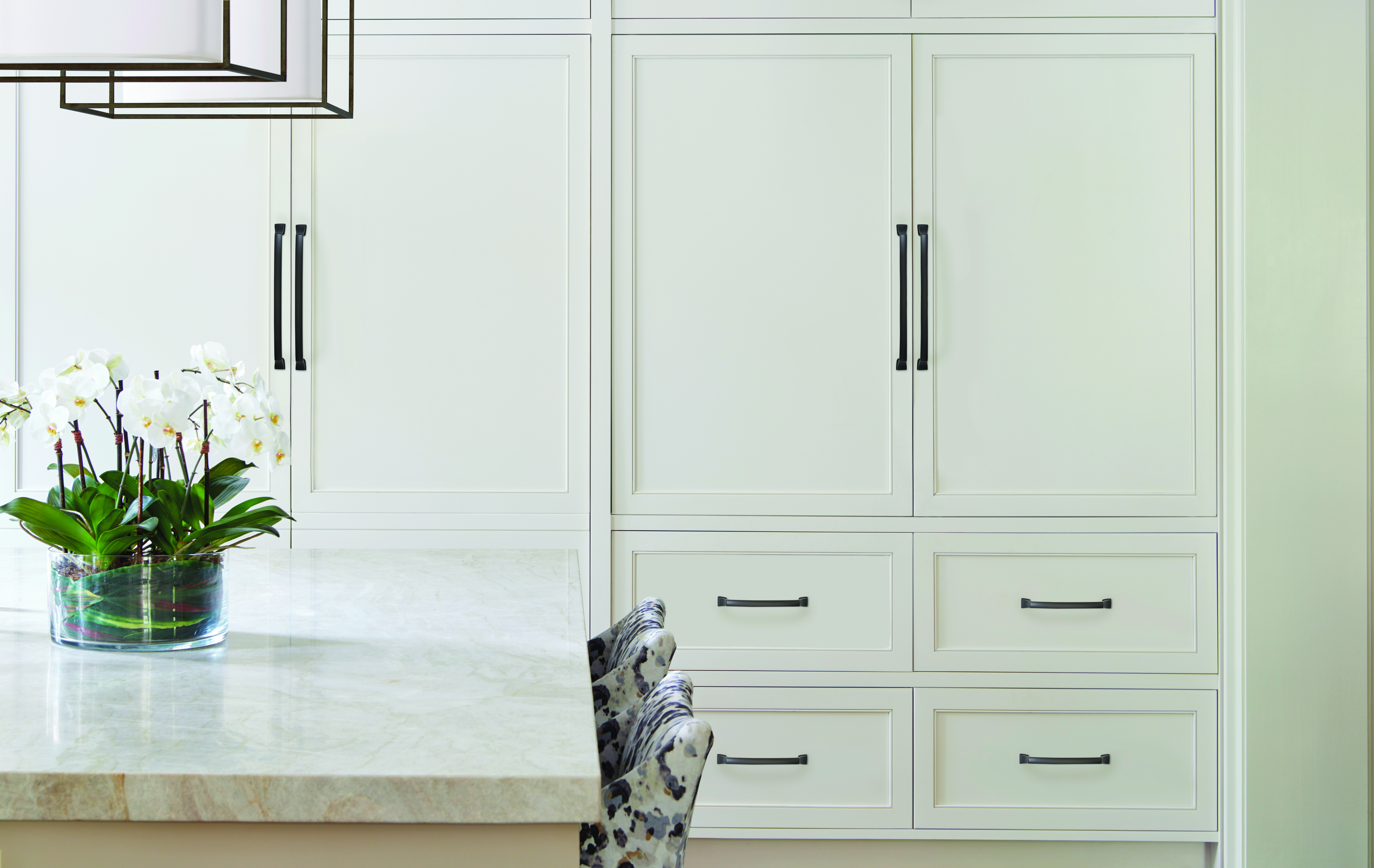 Amerock Lifestyle Black-Bronze_Appliance-Pull_Amerock_Cabinet-Hardware_Revitalize_BP55348BBR-BP55349BBR_Kitchen_18