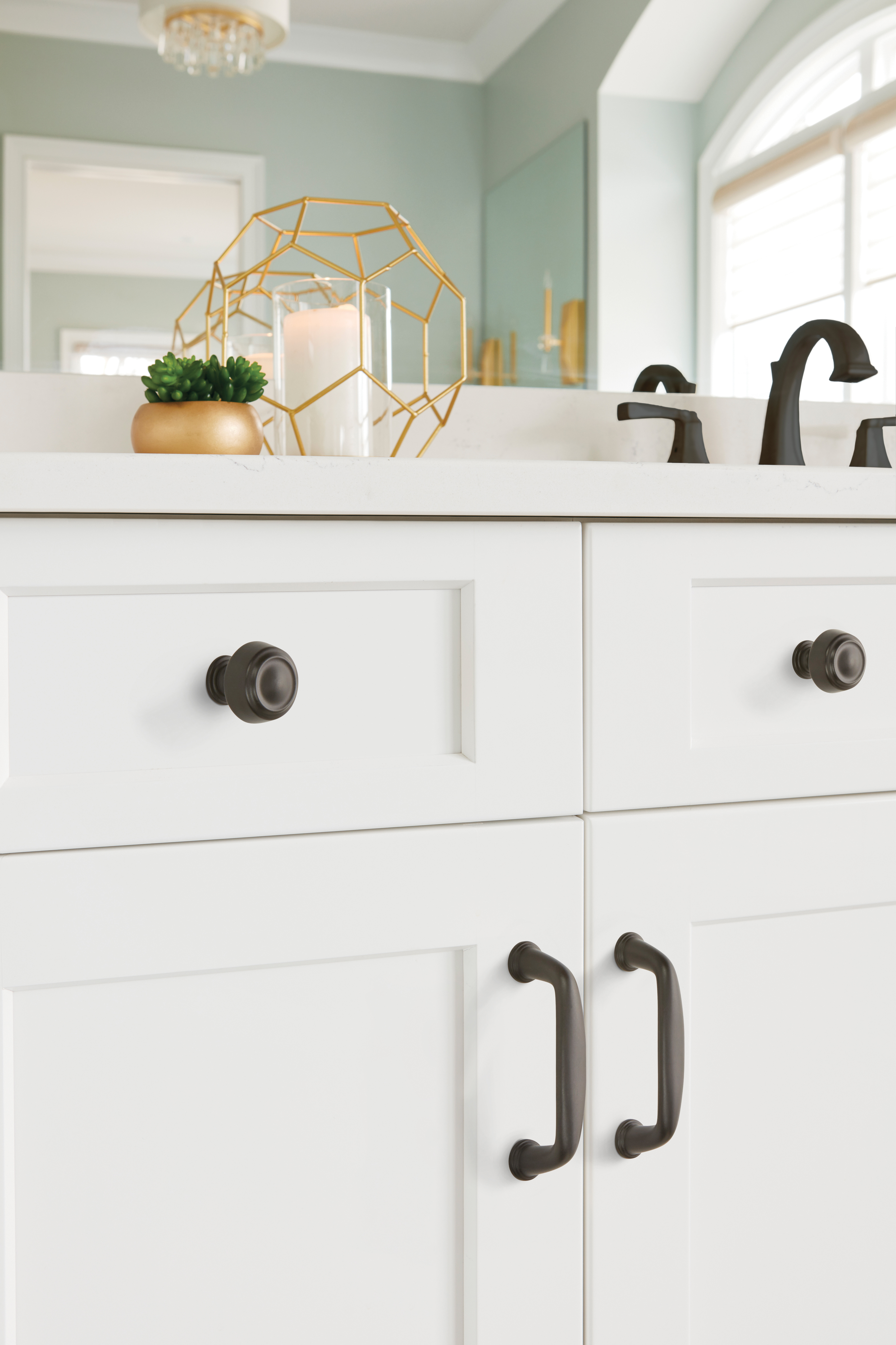 Amerock Lifestyle Black-Bronze_Knob_Amerock_Cabinet-Hardware_Kane_BP53700BBR_Lifestyle_Bathroom_19-1