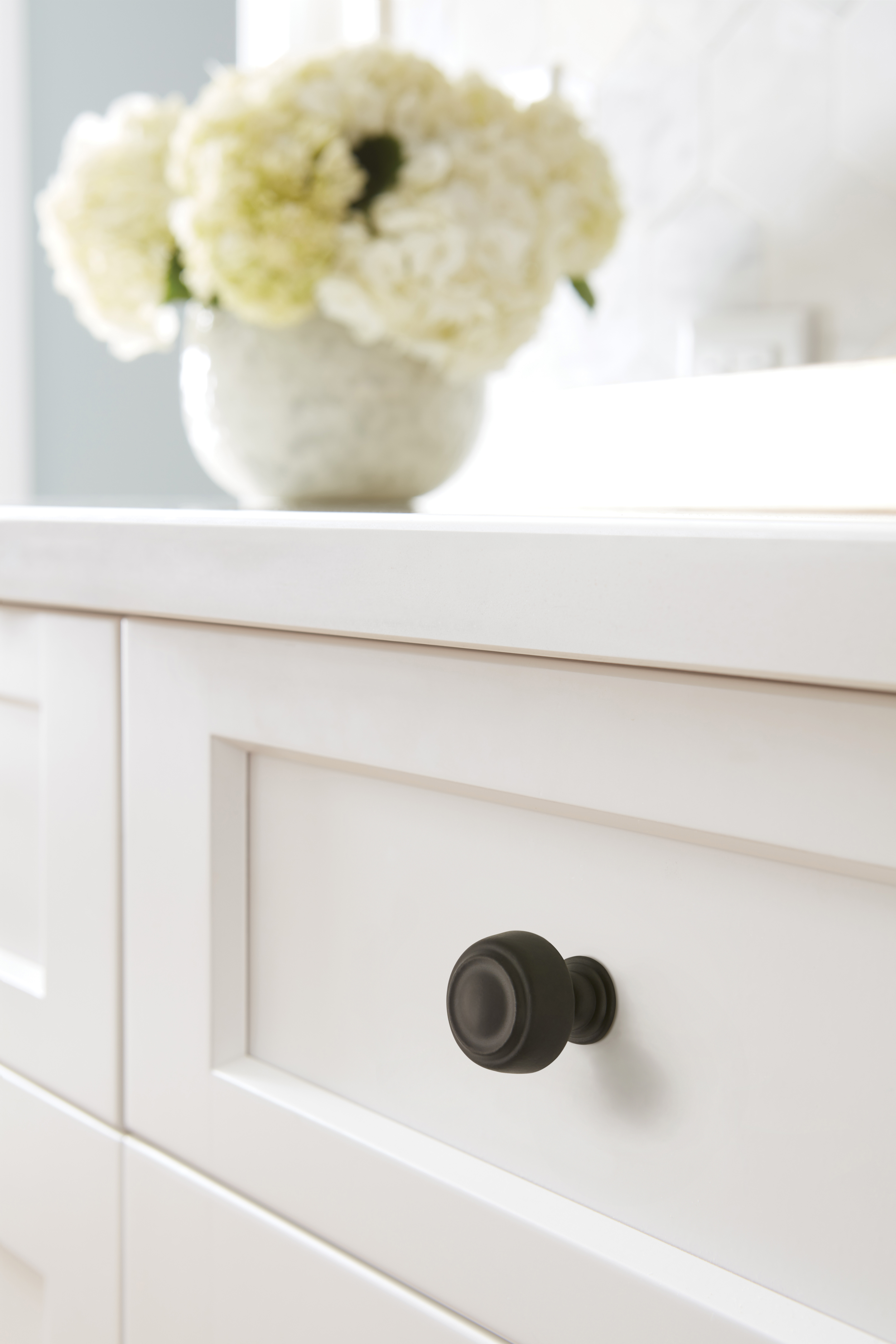 Amerock Lifestyle Black-Bronze_Knob_Amerock_Cabinet-Hardware_Kane_BP538072BBR_Lifestyle_Kitchen_19-1