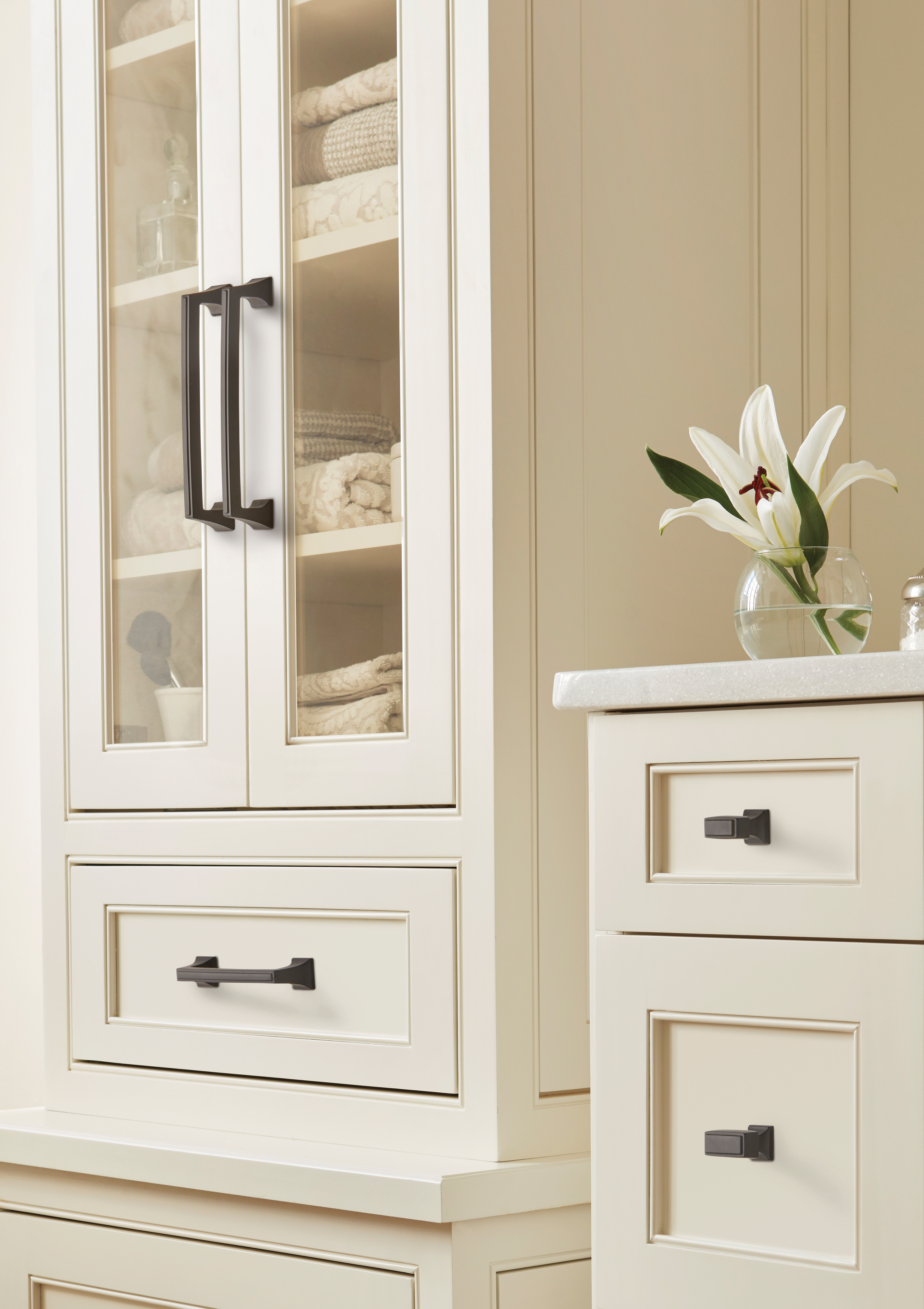 Amerock Lifestyle Black-Bronze_Knob_Amerock_Cabinet-Hardware_Mulholland_BP535342BBR_Lifestyle_Bathroom_19-1