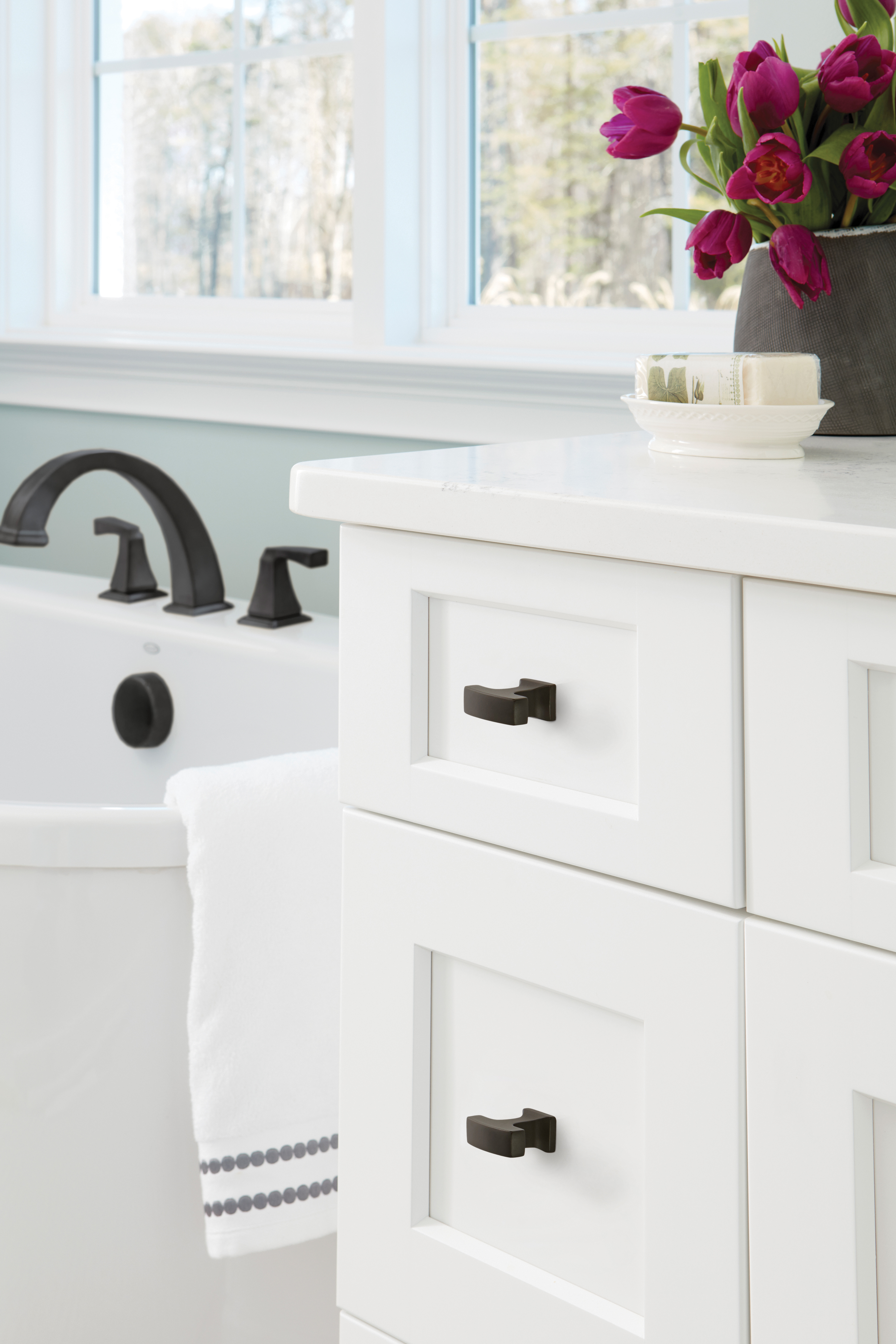 Amerock Lifestyle Black-Bronze_Knob_Amerock_Cabinet-Hardware_Westerly_BP53717BBR_Lifestyle_Bathroom_19-1