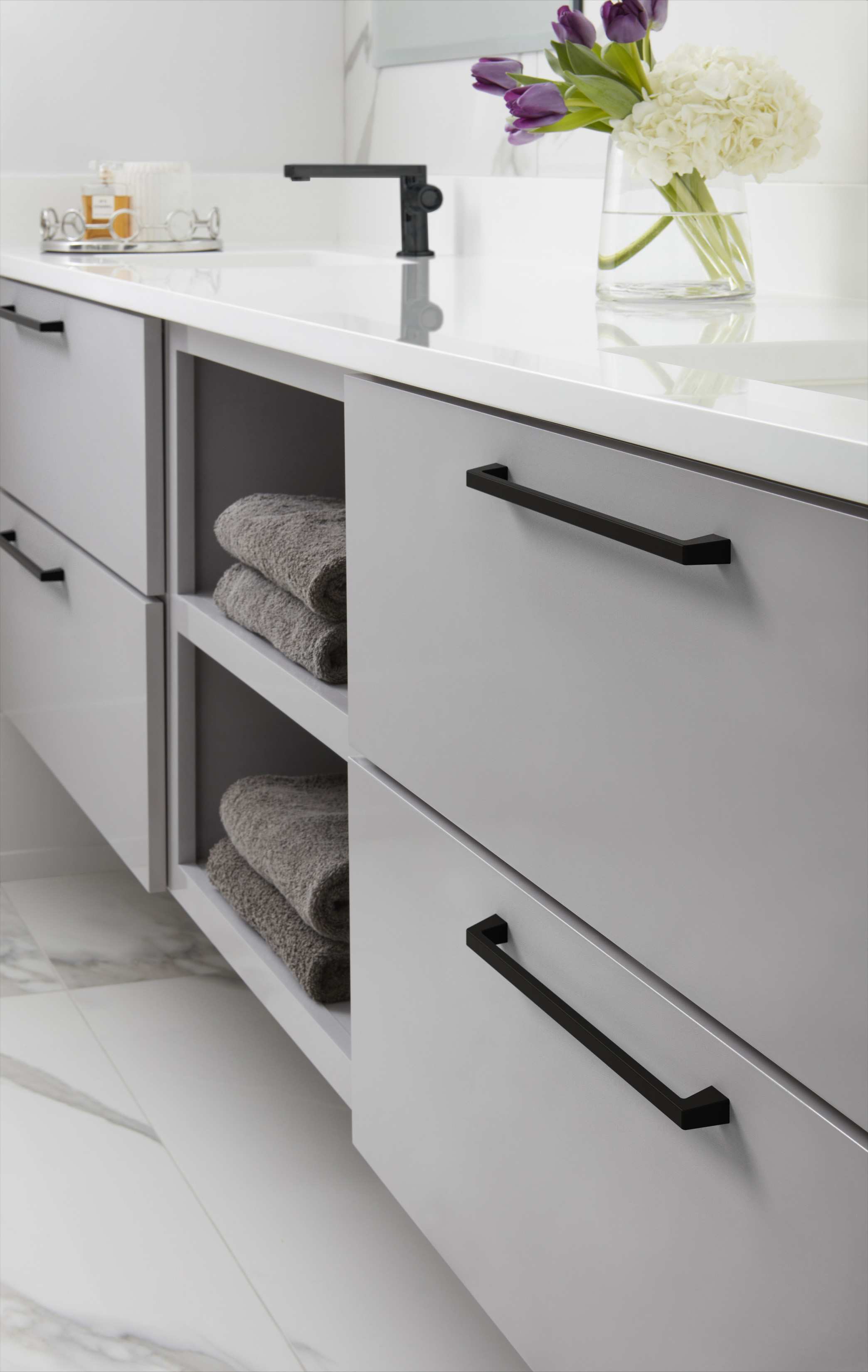 Amerock Lifestyle Black-Bronze_Pull_Amerock_Cabinet-Hardware_Blackrock_BP55283BBR_Bath_23