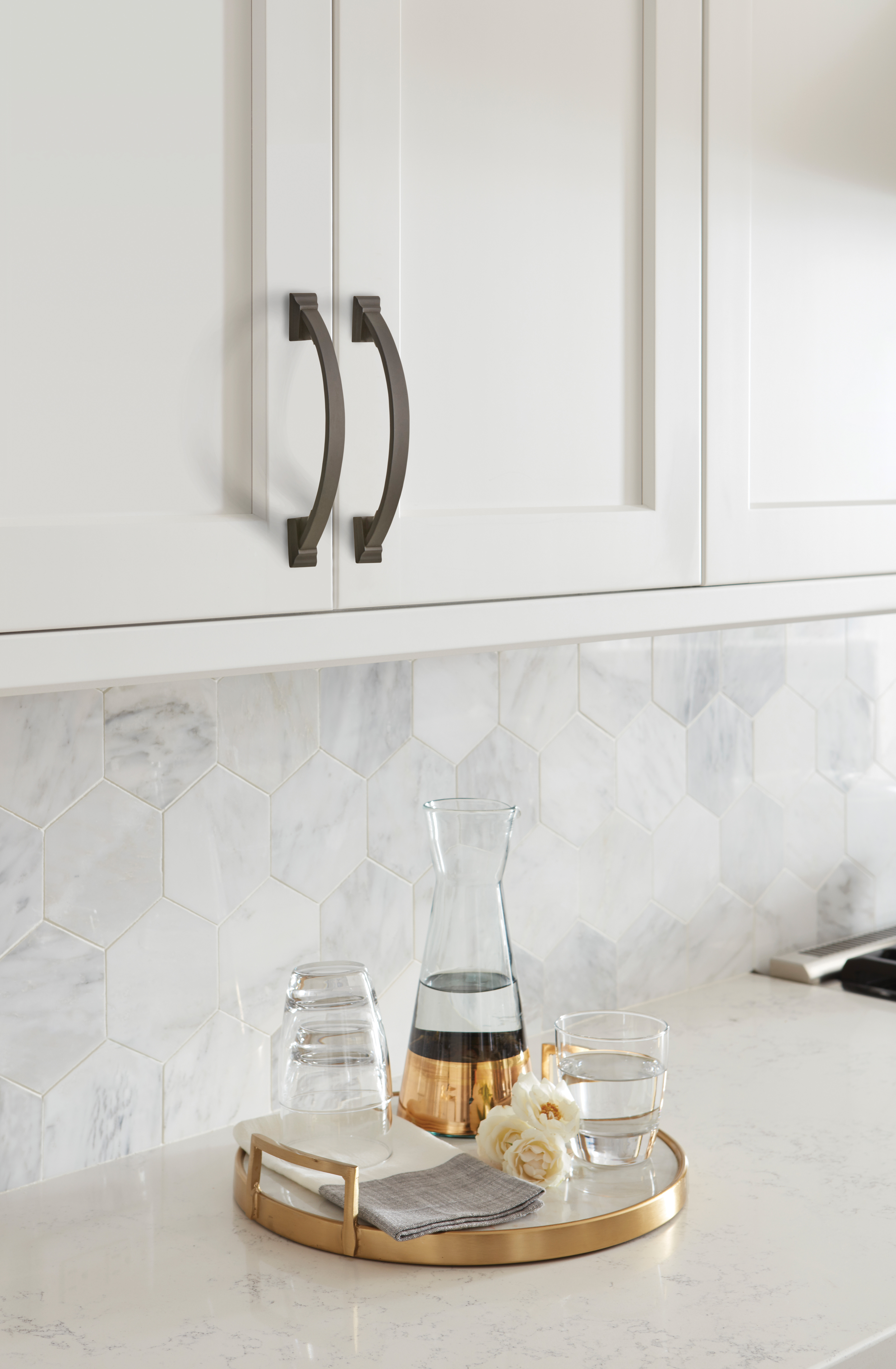 Amerock Lifestyle Black-Bronze_Pull_Amerock_Cabinet-Hardware_Candler_BP29355BBR_Lifestyle_Kitchen_19-1