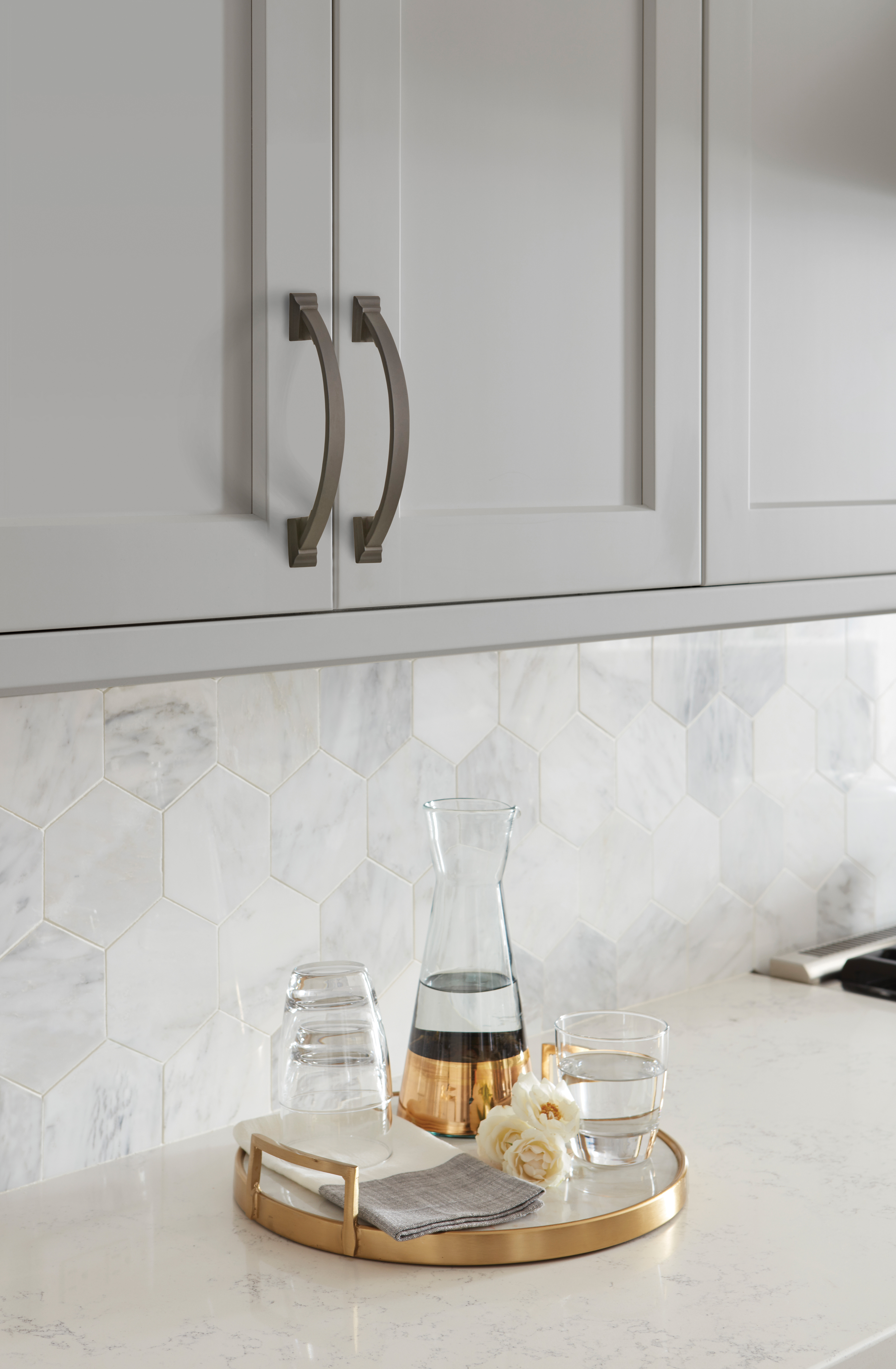 Amerock Lifestyle Black-Bronze_Pull_Amerock_Cabinet-Hardware_Candler_BP29355BBR_Lifestyle_Kitchen_19-2