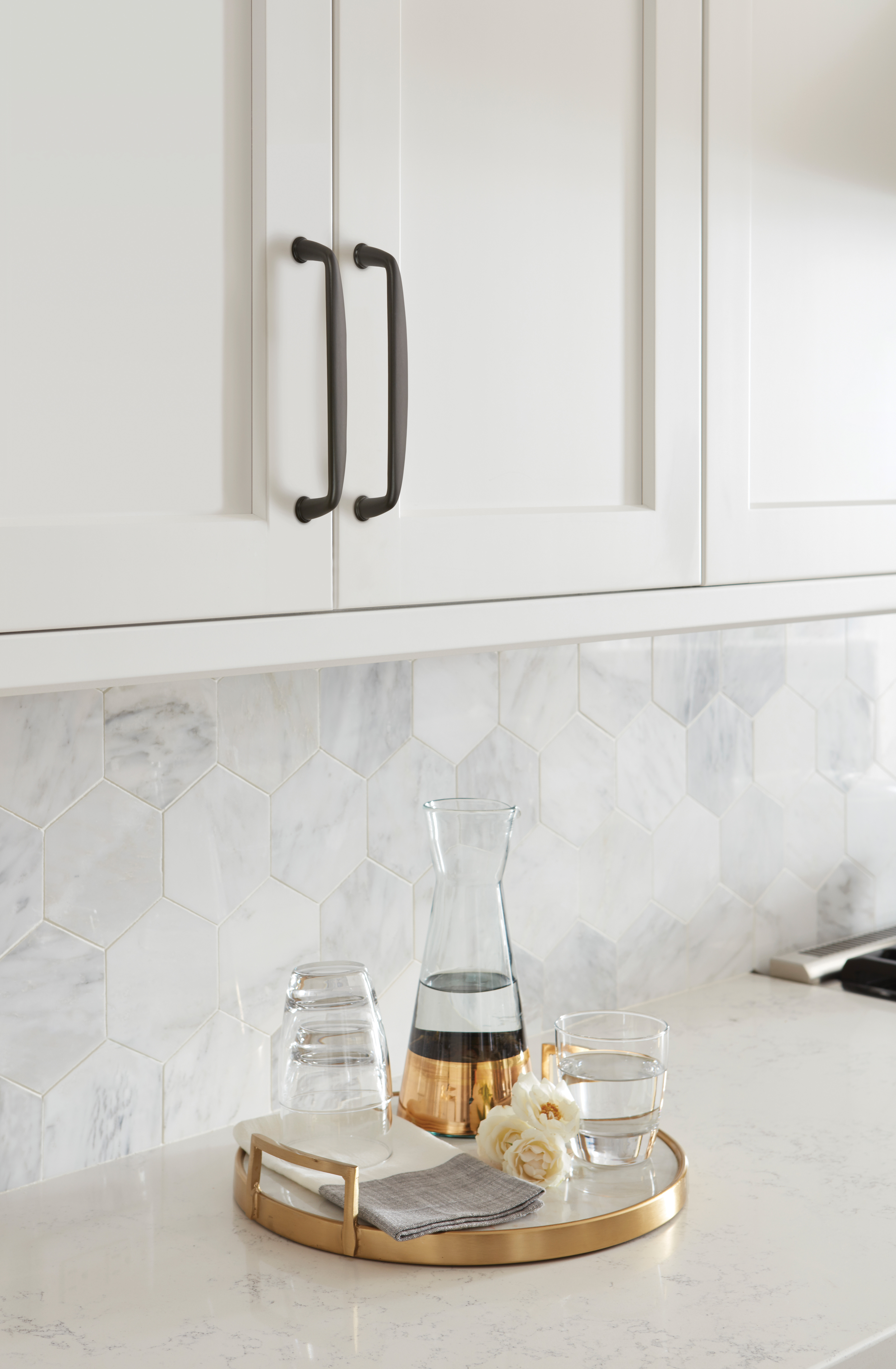 Amerock Lifestyle Black-Bronze_Pull_Amerock_Cabinet-Hardware_Kane_BP53803BBR_Lifestyle_Kitchen_19-1