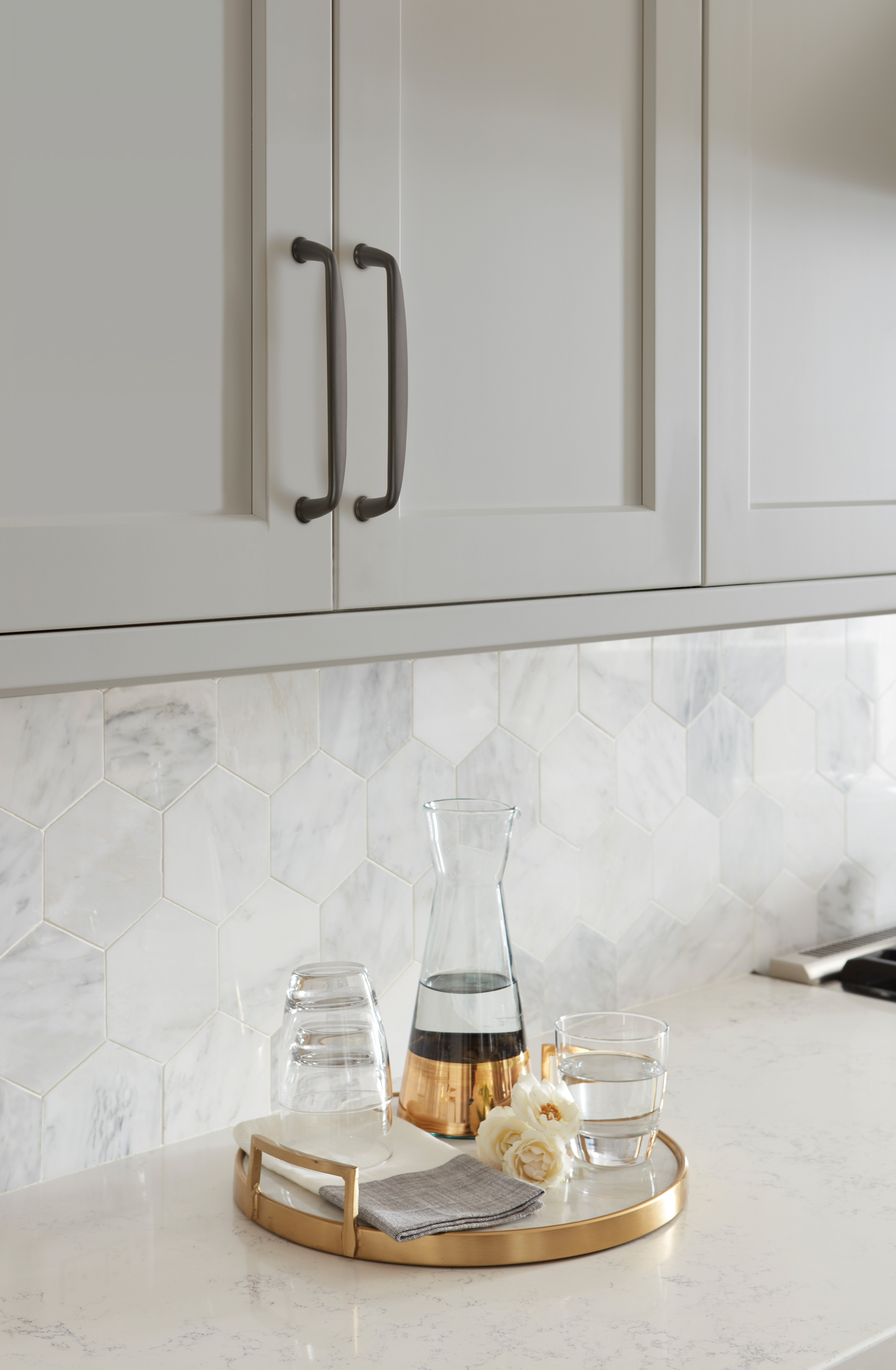 Amerock Lifestyle Black-Bronze_Pull_Amerock_Cabinet-Hardware_Kane_BP53803BBR_Lifestyle_Kitchen_19-2