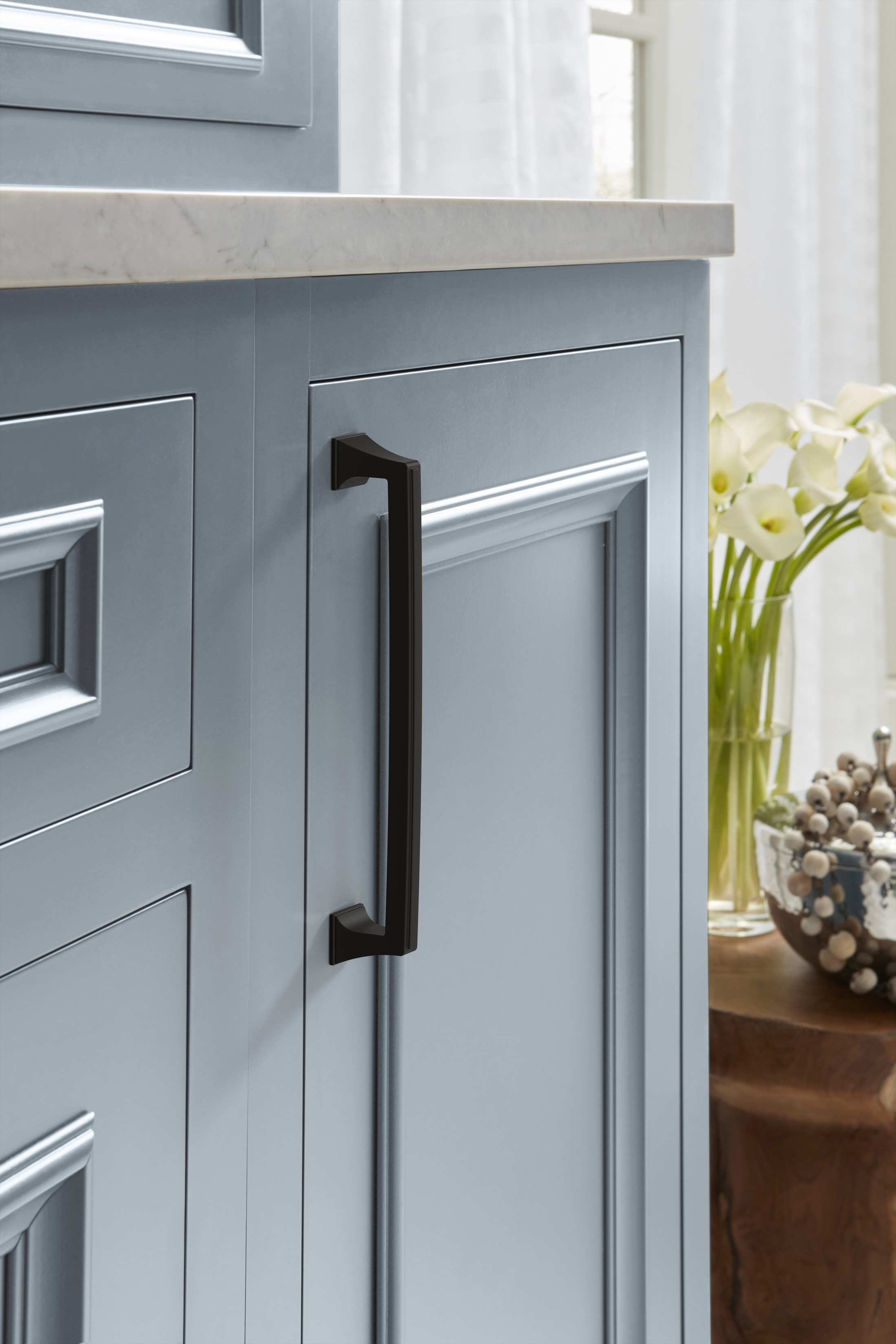 Amerock Lifestyle Black-Bronze_Pull_Amerock_Cabinet-Hardware_Mulholland_BP53535BBR_Bath_23