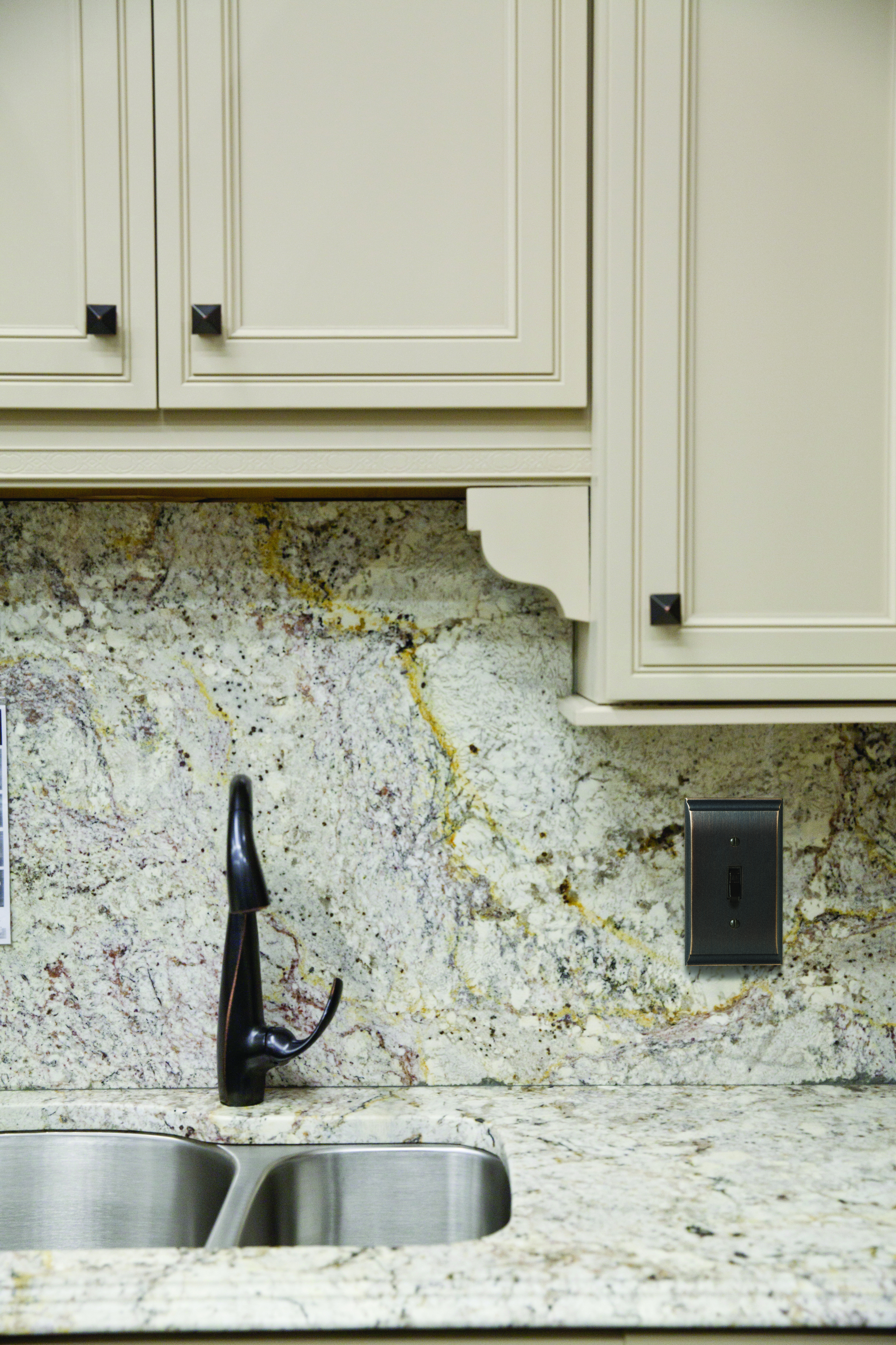 Amerock Lifestyle Candler Wallplate ORB Lifestyle Opt2