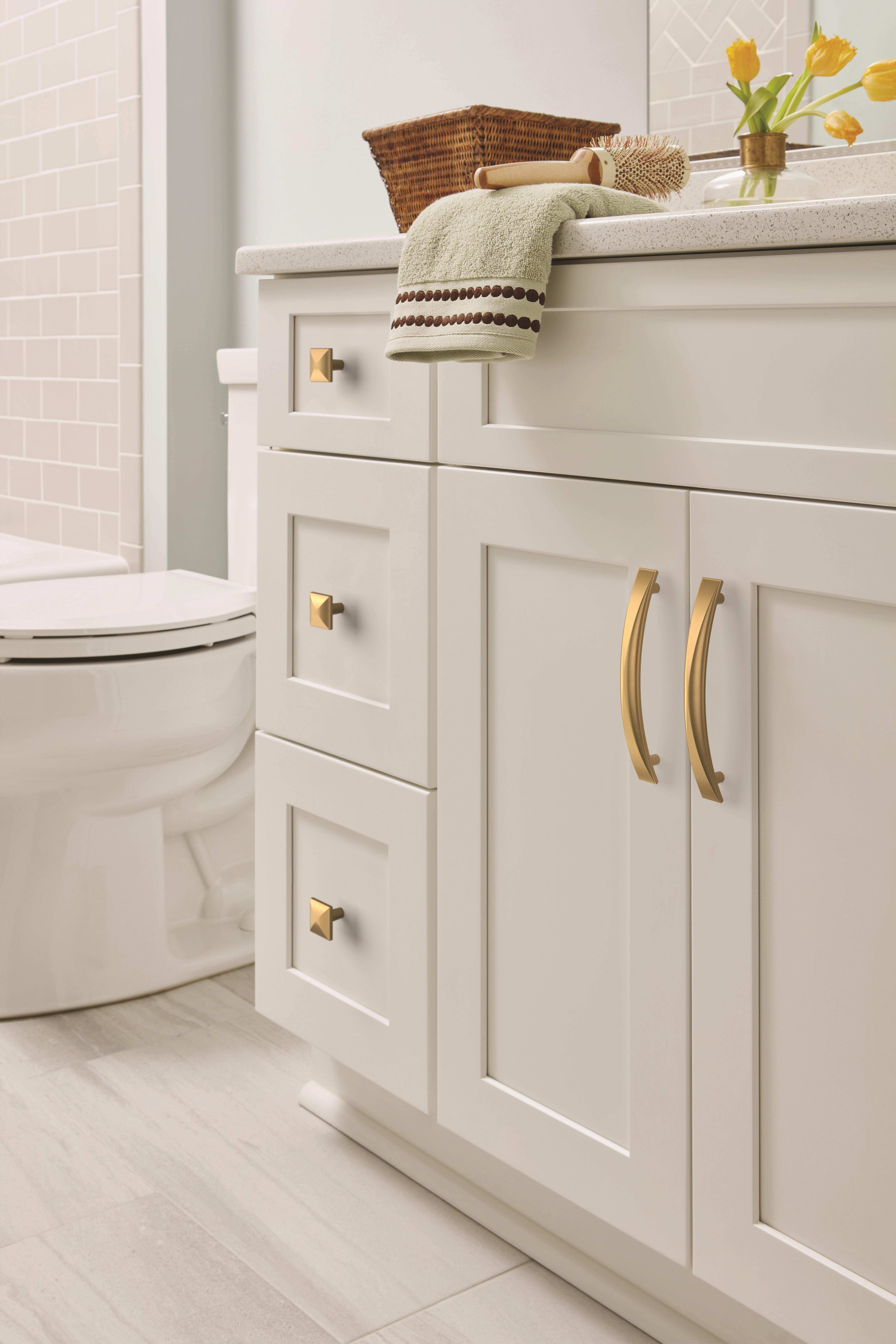 Amerock Lifestyle Champagne-Bronze_Knob_Amerock_Cabinet-Hardware_Extensity_BP29370CZ_Bathroom_20