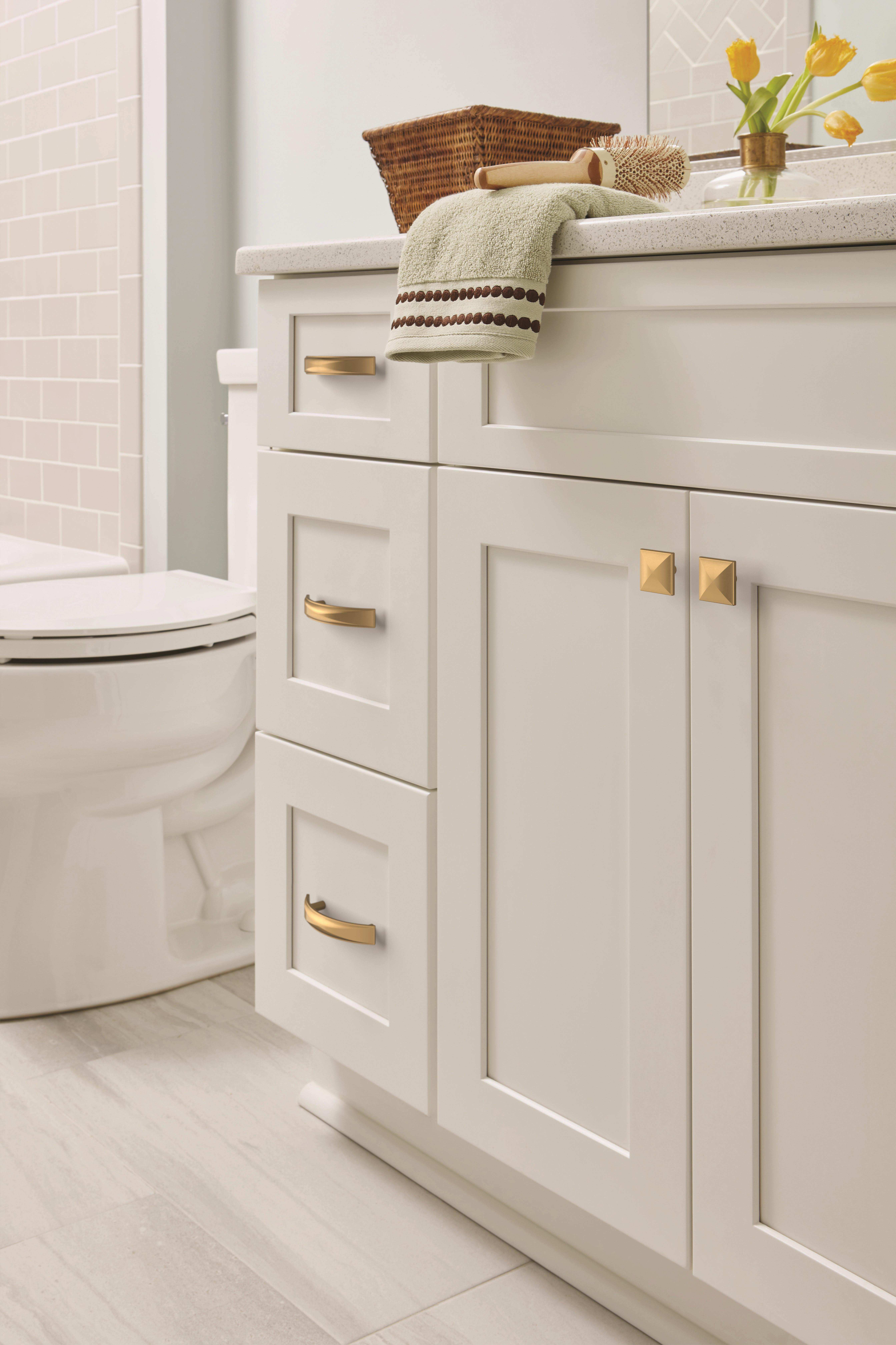 Amerock Lifestyle Champagne-Bronze_Knob_Amerock_Cabinet-Hardware_Extensity_BP29398CZ_Bathroom_20