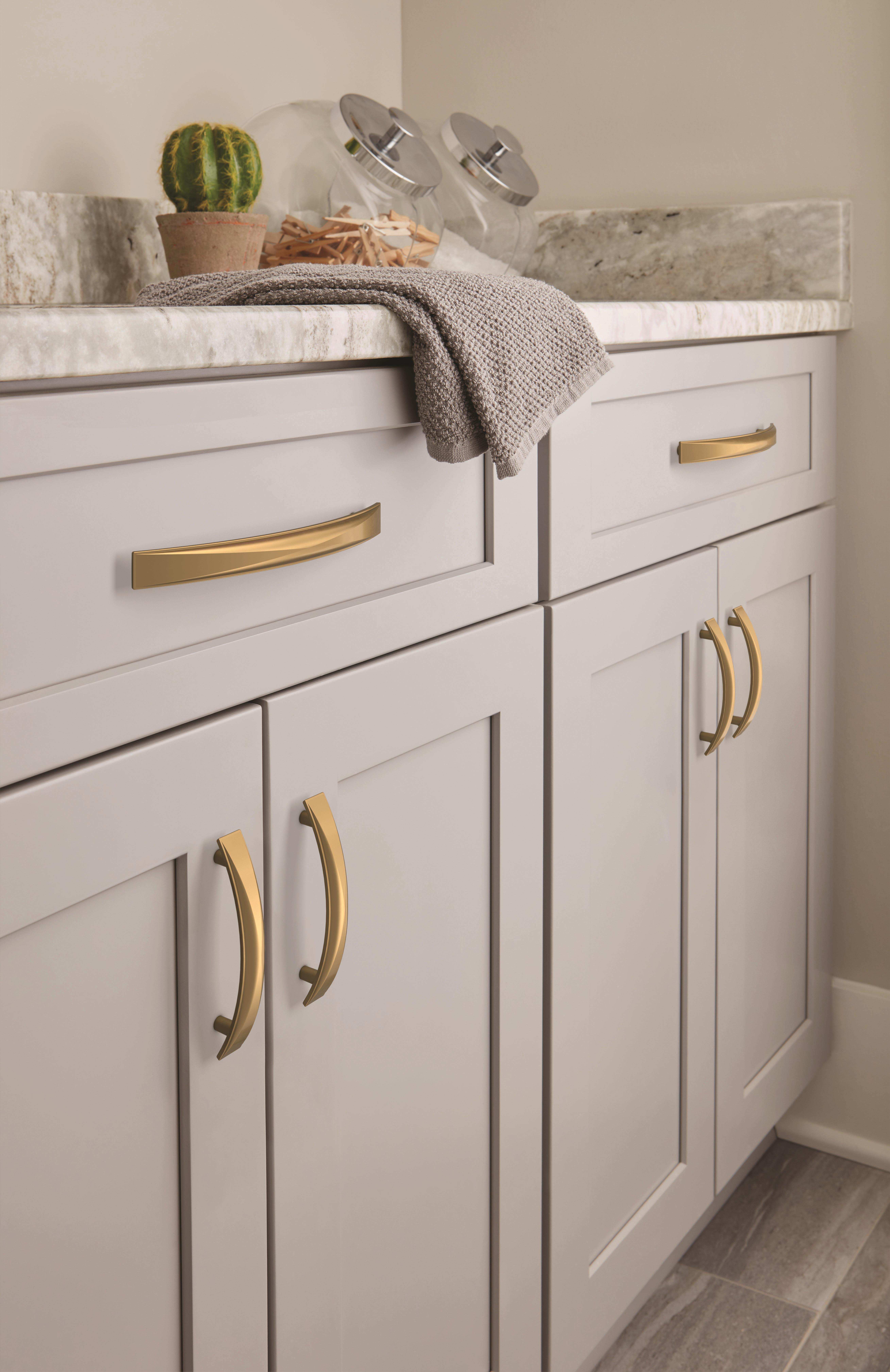 Amerock Lifestyle Champagne-Bronze_Pull_Amerock_Cabinet-Hardware_Extensity_BP29385CZ_Laundry-Room_20_2