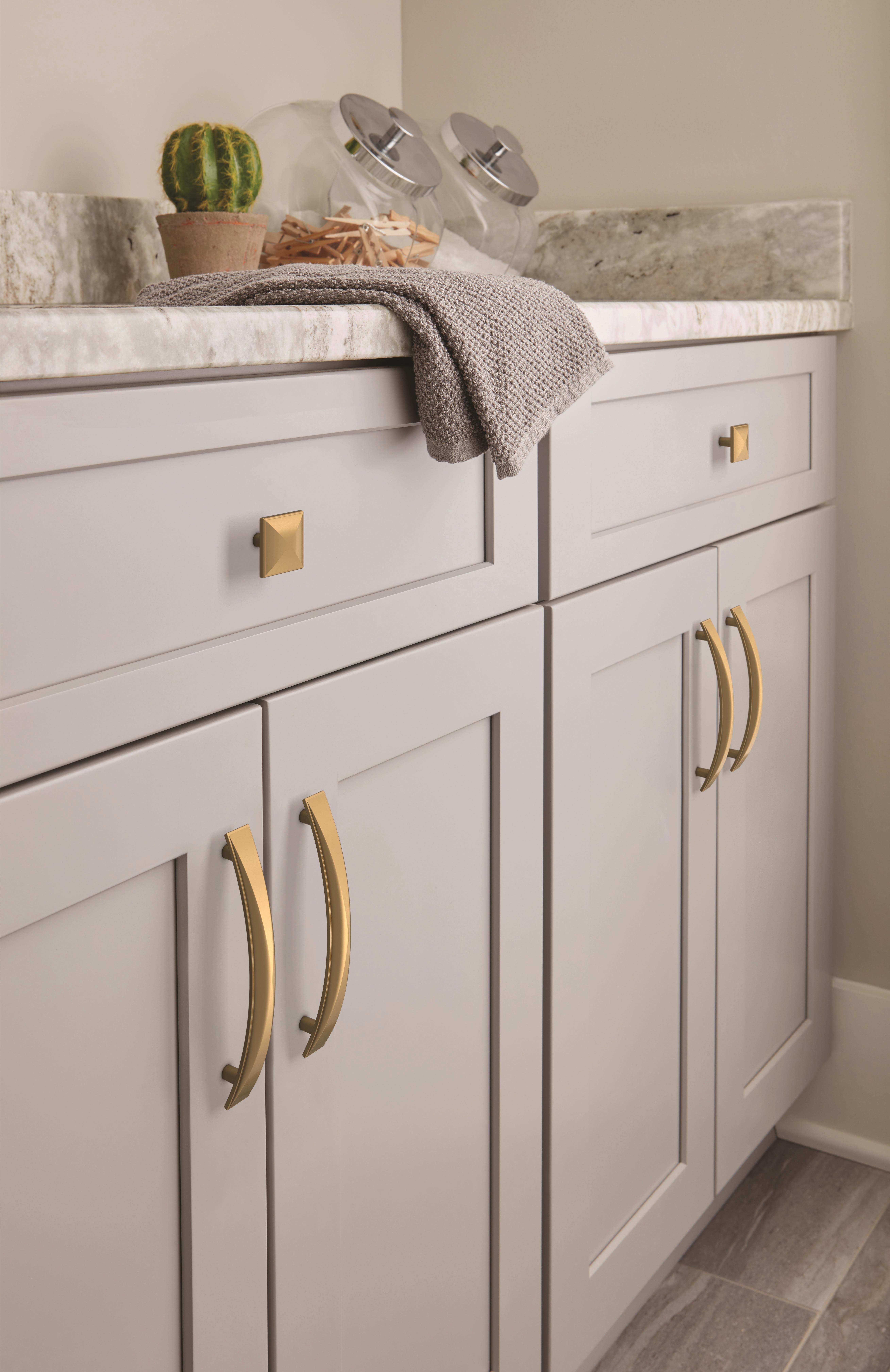Amerock Lifestyle Champagne-Bronze_Pull_Amerock_Cabinet-Hardware_Extensity_BP29393CZ_Laundry-Room_20_2