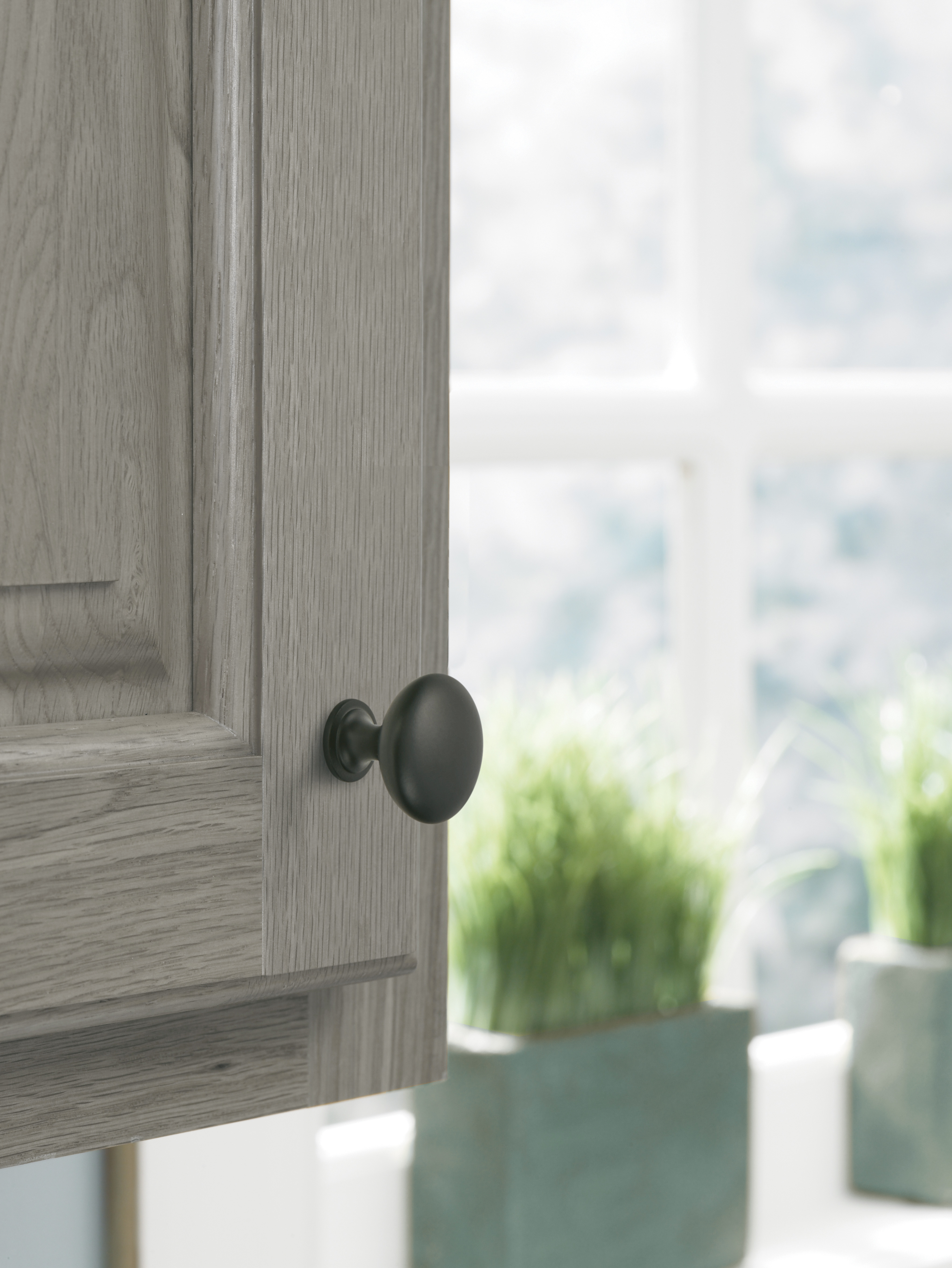 Amerock Lifestyle Flat-Black_Knob_Amerock_Cabinet-Hardware_Allison_BP53005FB_Lifestyle_Kitchen_19-2