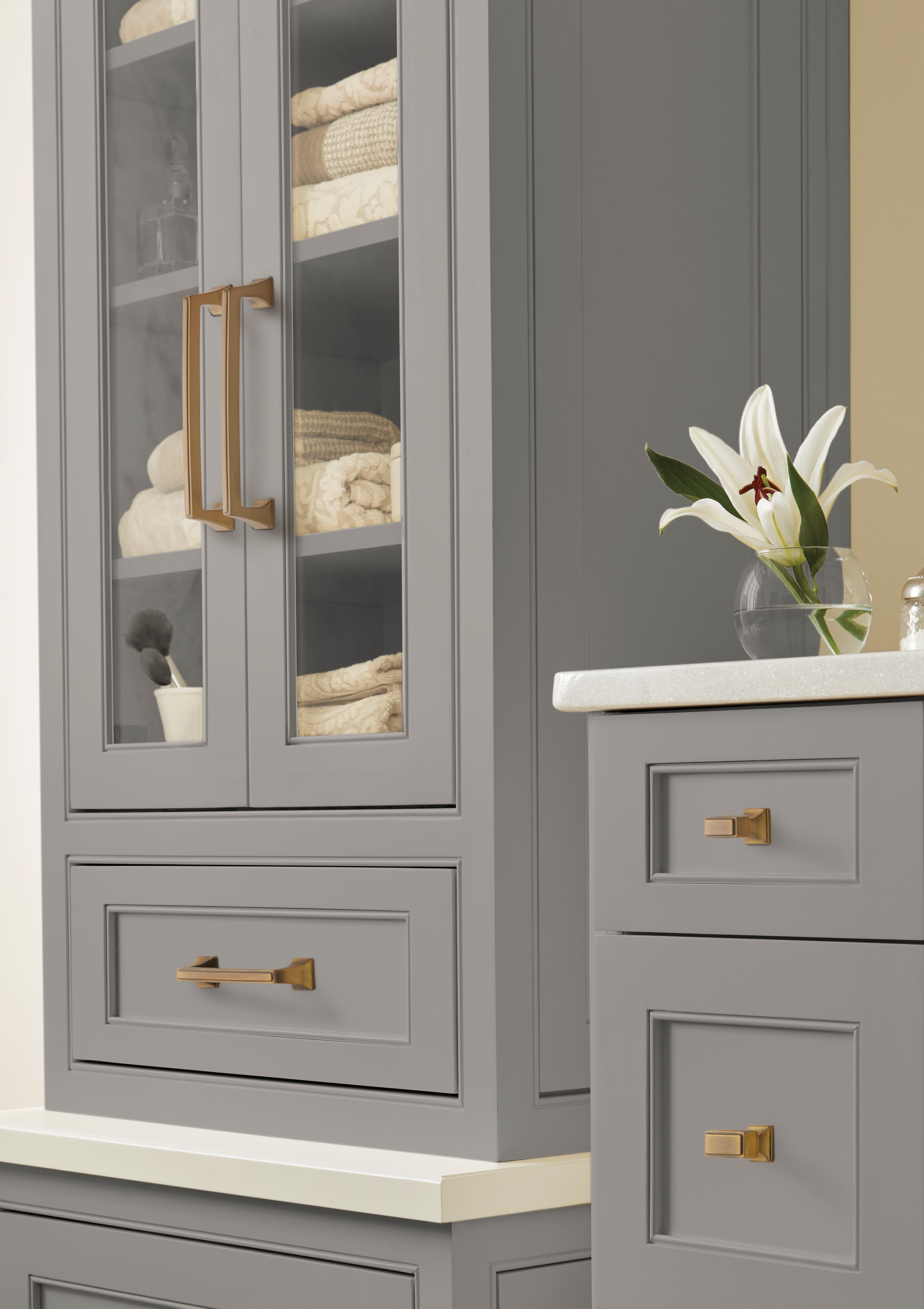 Amerock Lifestyle Gilded-Bronze_Knob_Amerock_Cabinet-Hardware_Mulholland_BP535342GB_Lifestyle_Bathroom_19-2