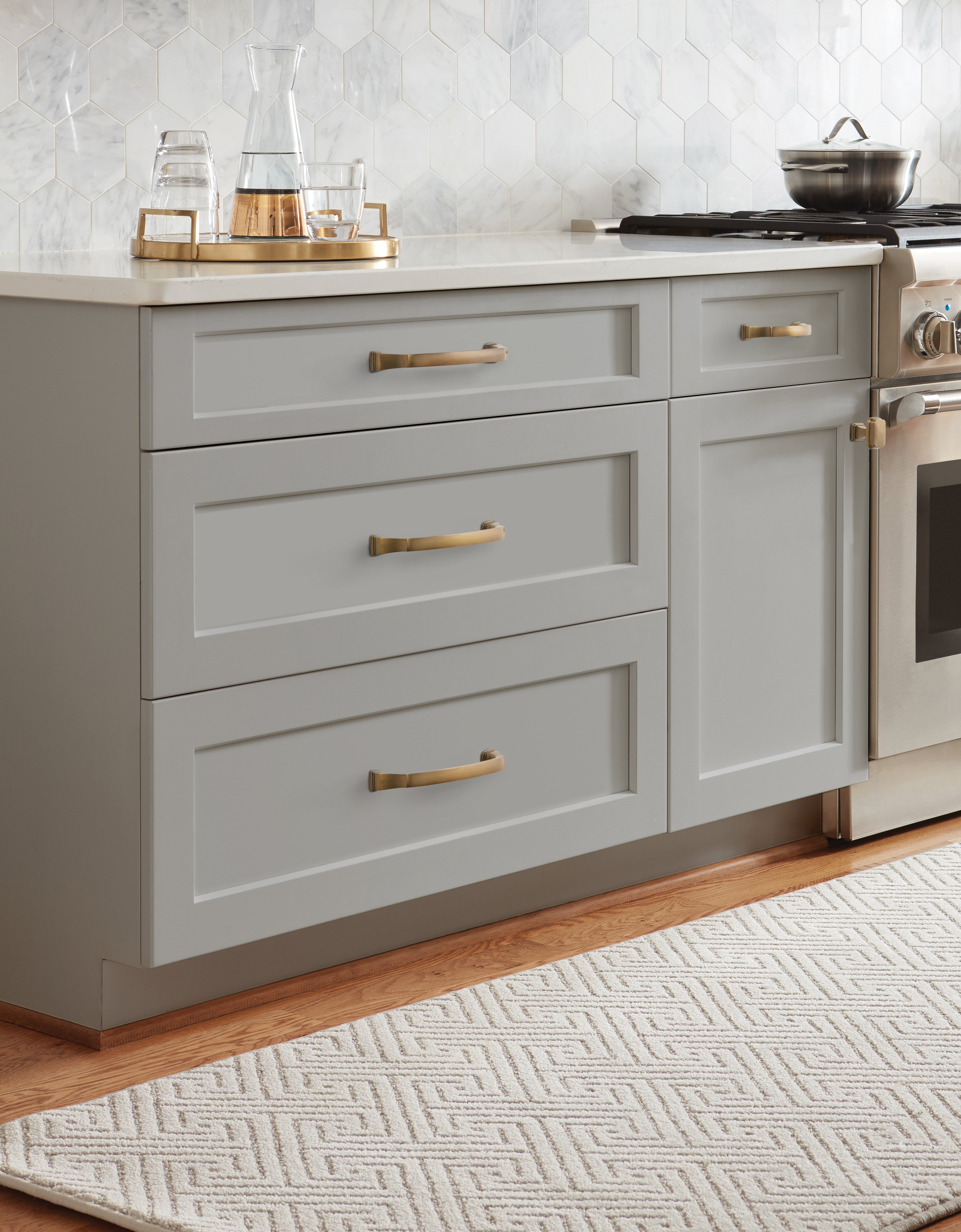 Amerock Lifestyle Gilded-Bronze_Pull_Amerock_Cabinet-Hardware_Revitalize_BP55347GB_Lifestyle_Kitchen_19-2