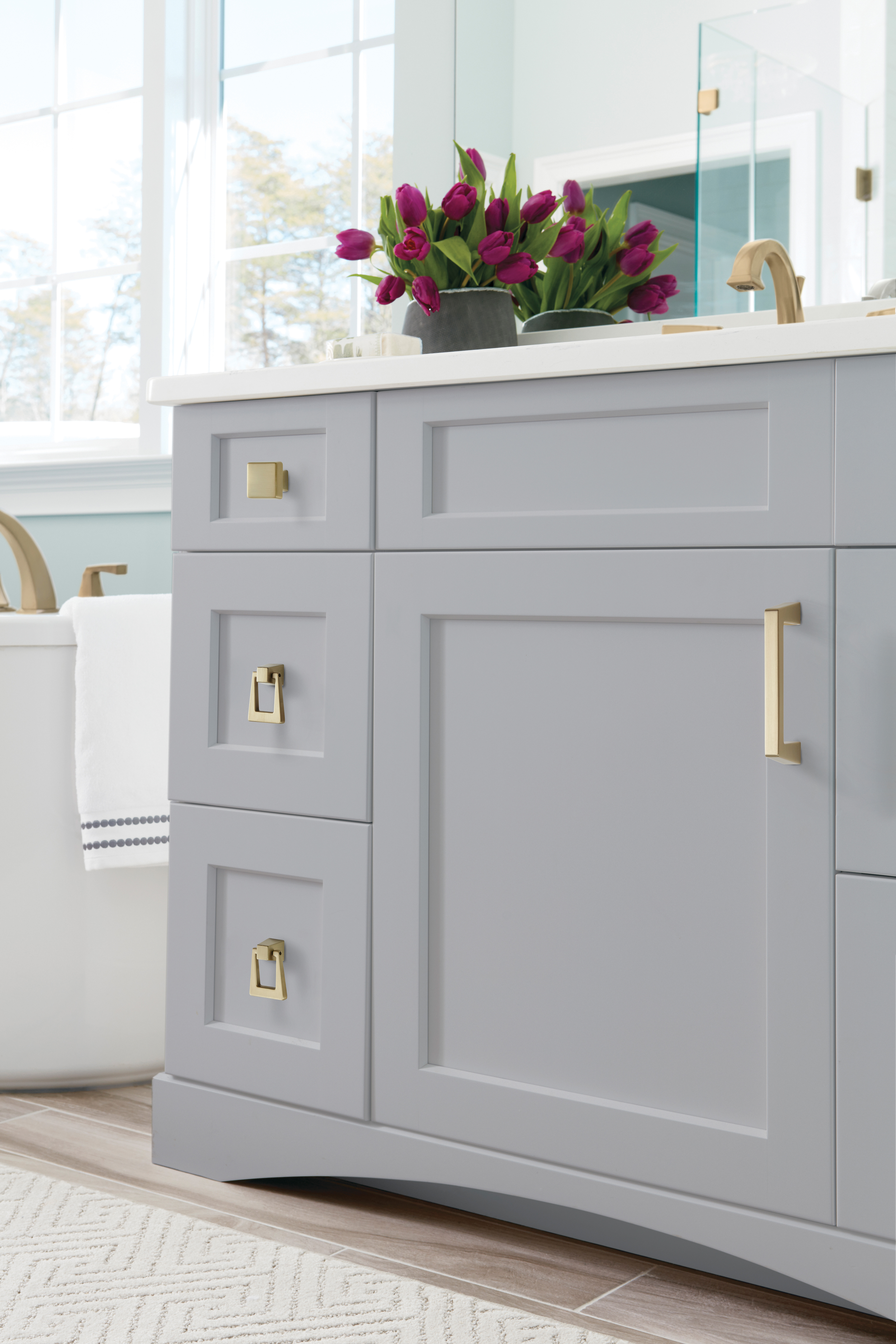 Amerock Lifestyle Golden-Champagne_Knob-and-Pendants-and-Pull_Amerock_Cabinet-Hardware_Blackrock_BP55271BBZ_BP55274BBZ_BP55276BBZ_Lifestyle_Bathroom_19_2