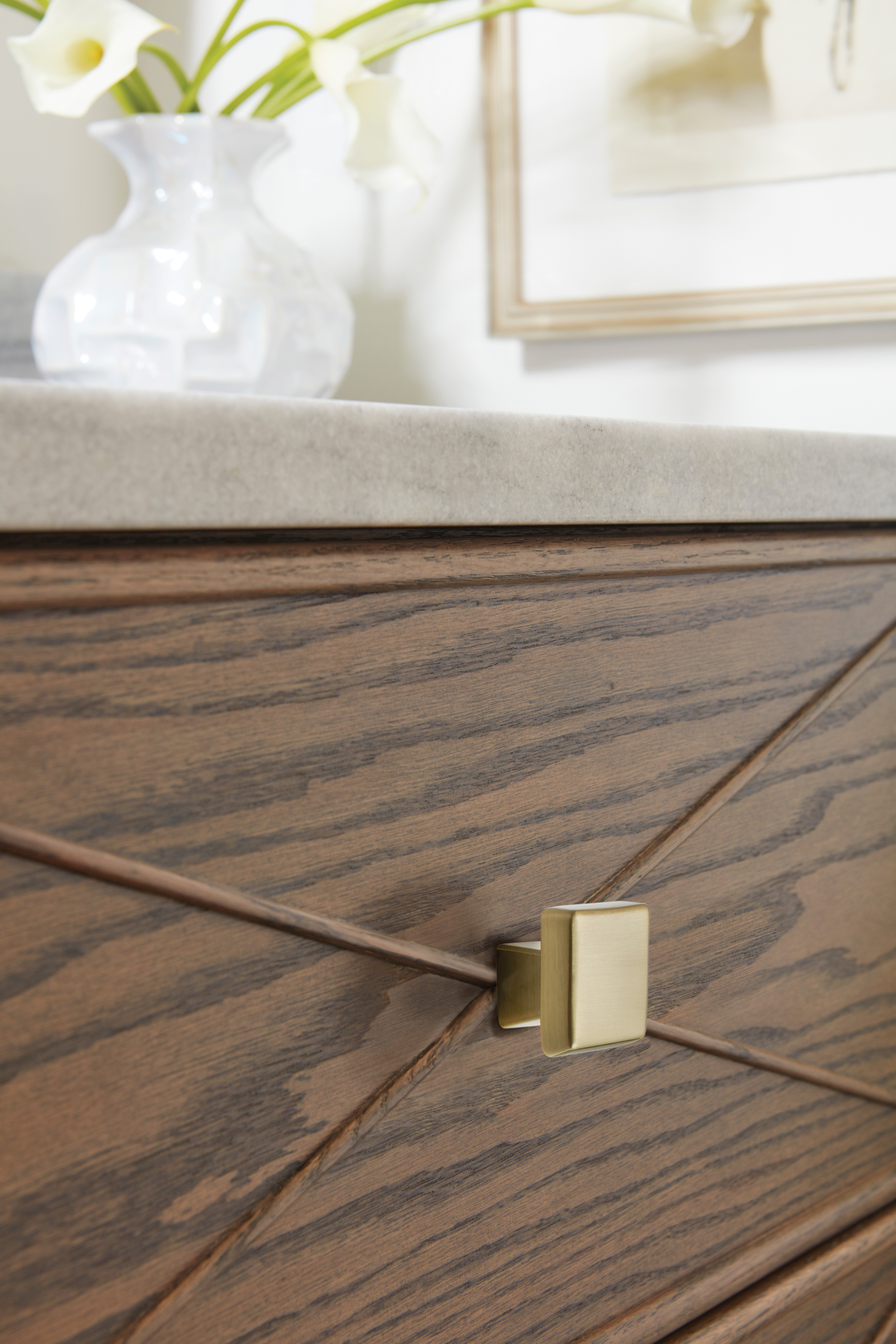 Amerock Lifestyle Golden-Champagne_Knob_Amerock_Cabinet-Hardware_Blackrock_BP55273BBZ_Lifestyle_Bathroom_19_2