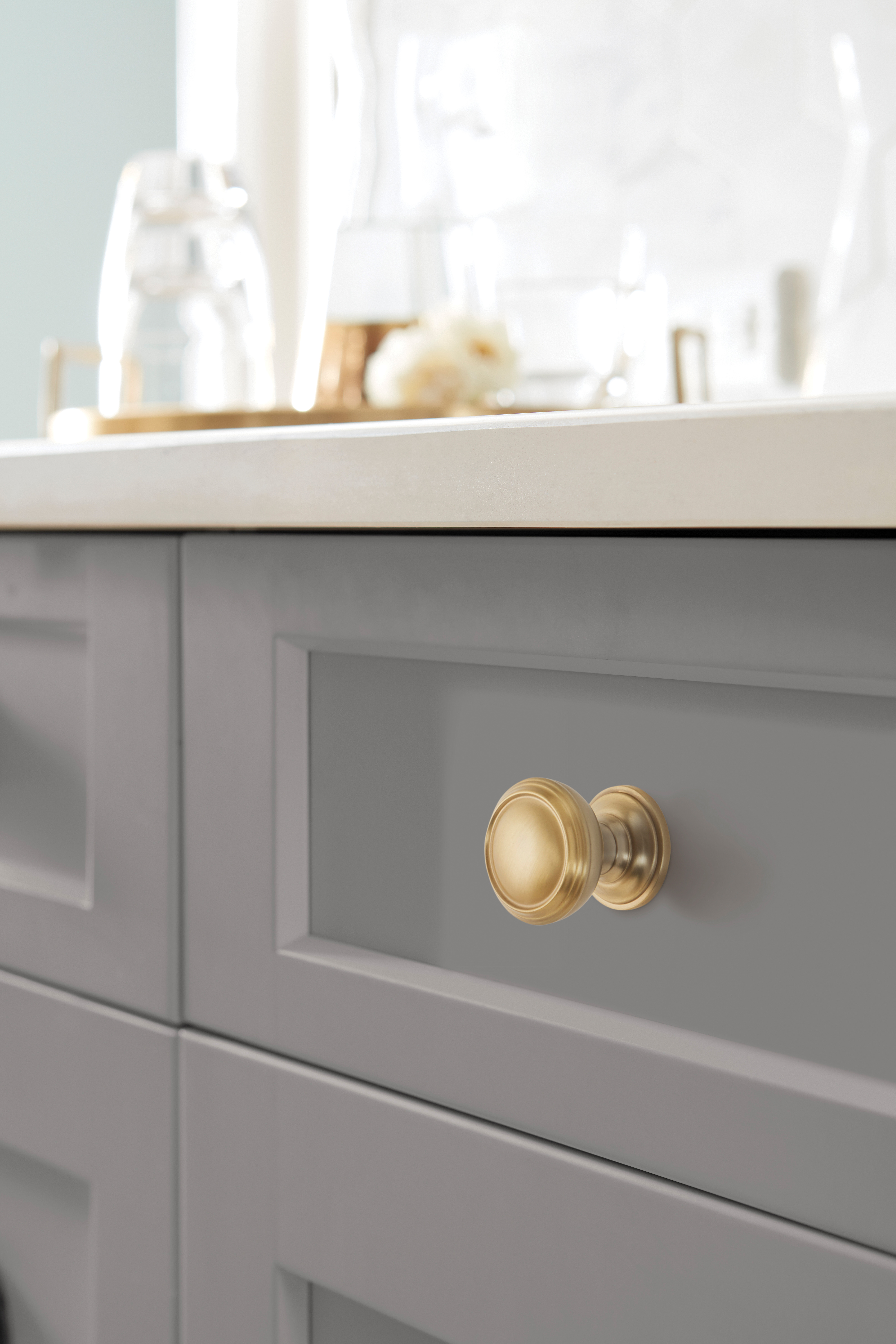 Amerock Lifestyle Golden-Champagne_Knob_Amerock_Cabinet-Hardware_Revitalize_BP55342BBZ_Lifestyle_Kitchen_19-2