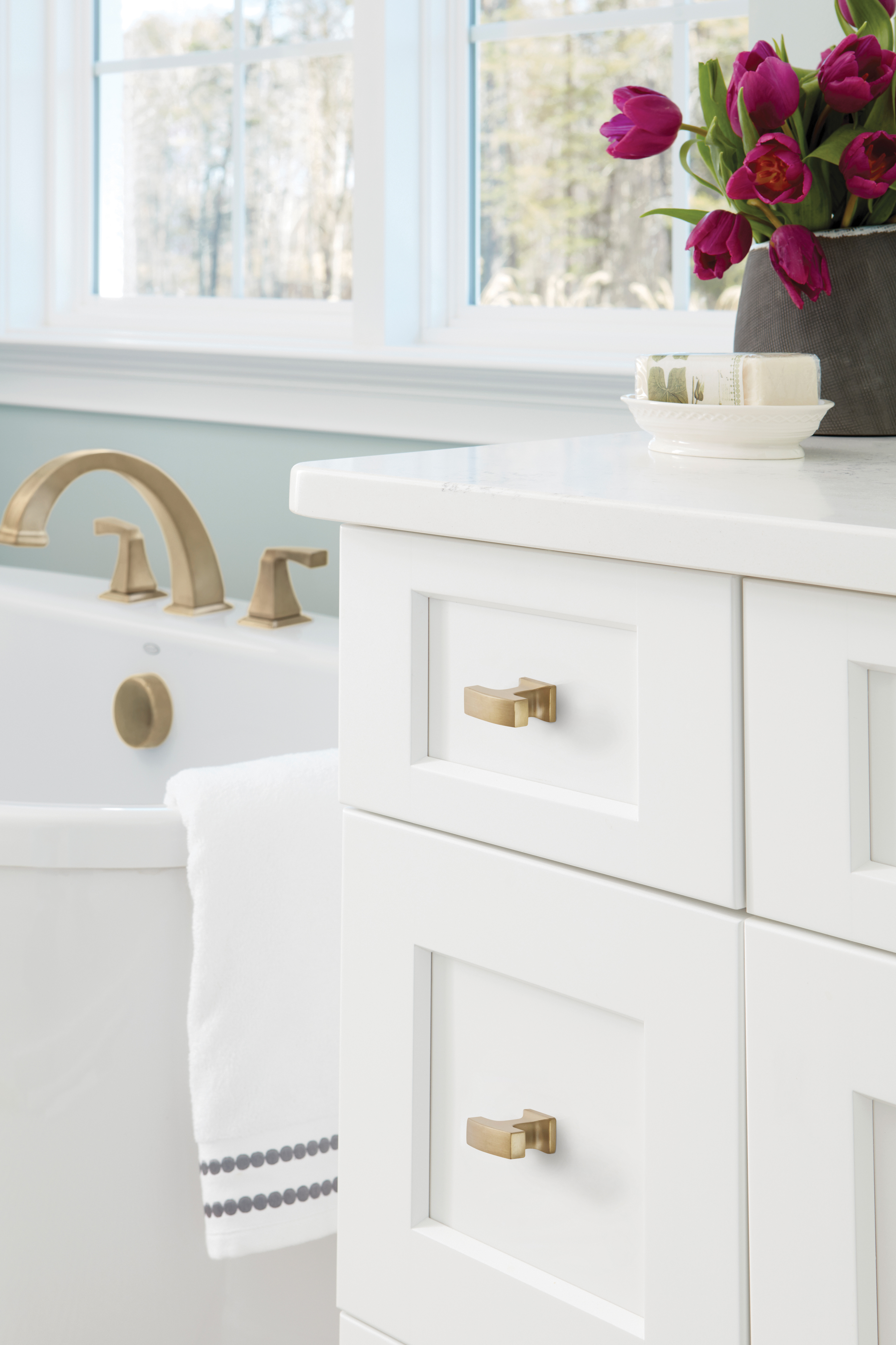 Amerock Lifestyle Golden-Champagne_Knob_Amerock_Cabinet-Hardware_Westerly_BP53717BBZ_Lifestyle_Bathroom_19-1