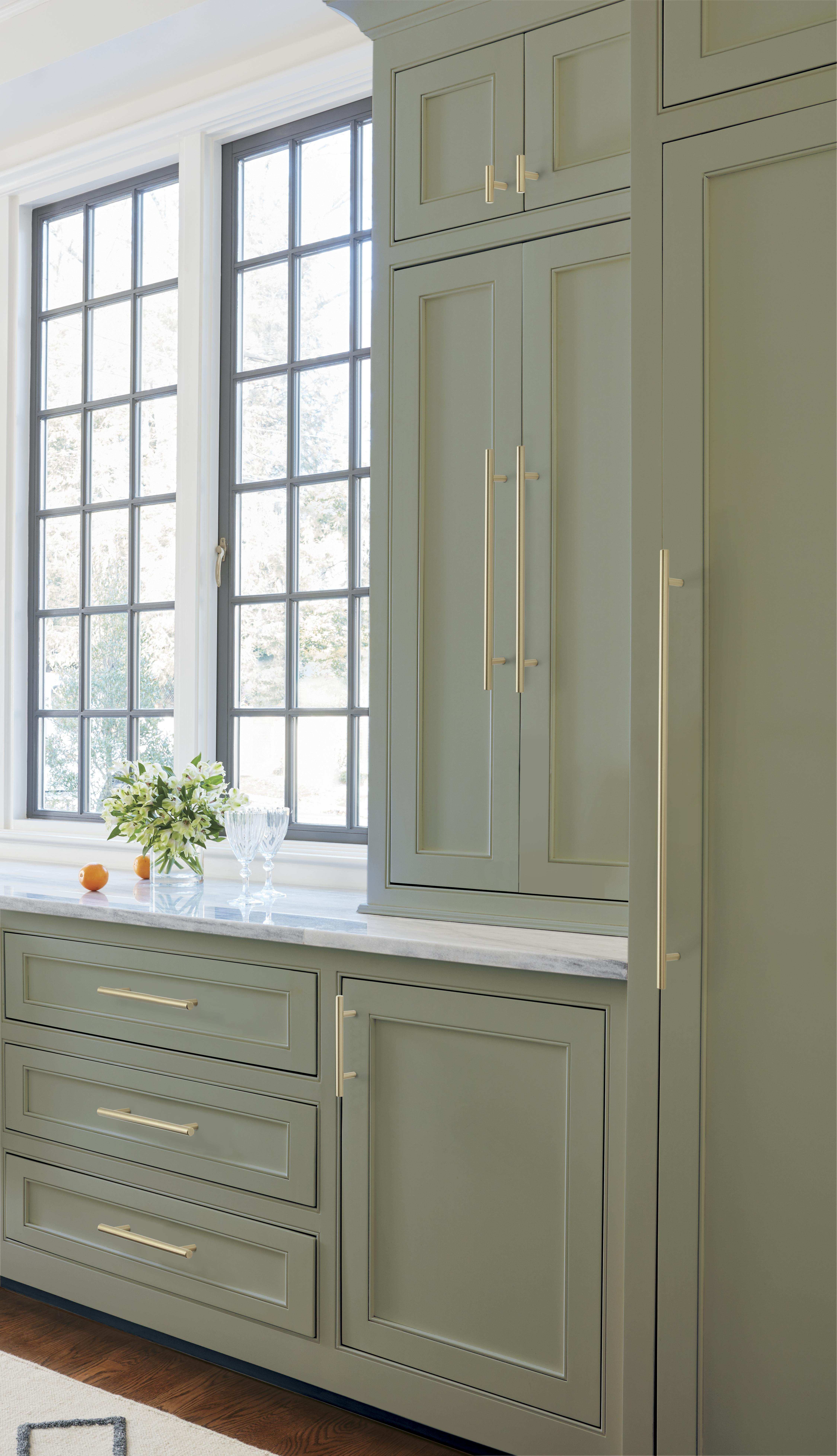 Amerock Lifestyle Golden-Champagne_Knobs-and-Pulls_Amerock_Cabinet-Hardware_Bar-Pulls_BP19009BBZ_BP40516BBZ_BP40517BBZ_BP40519BBZ_BP19016BBZ_Lifestyle_Kitchen_19_2