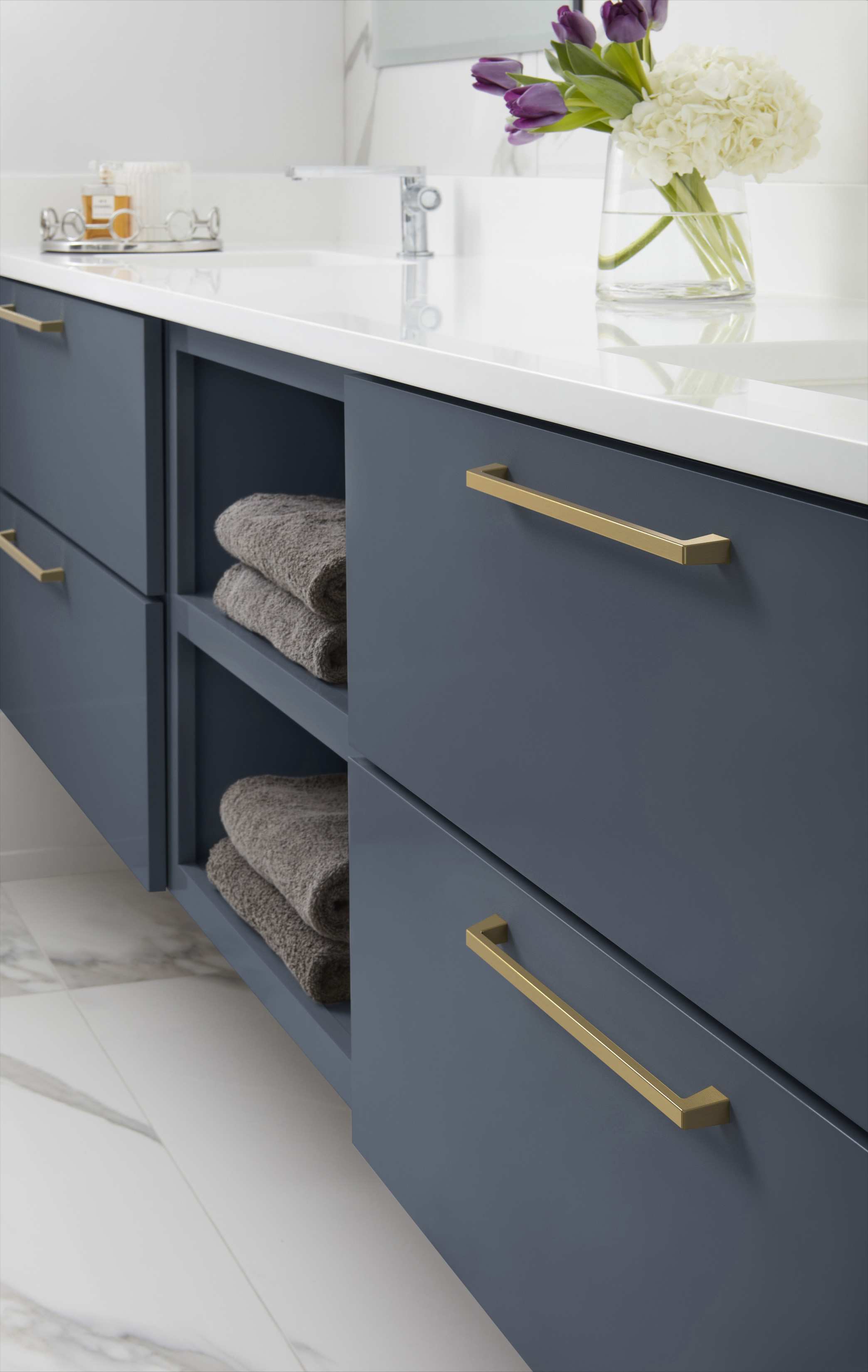 Amerock Lifestyle Golden-Champagne_Pull_Amerock_Cabinet-Hardware_Blackrock_BP55283BBZ_Bath_23