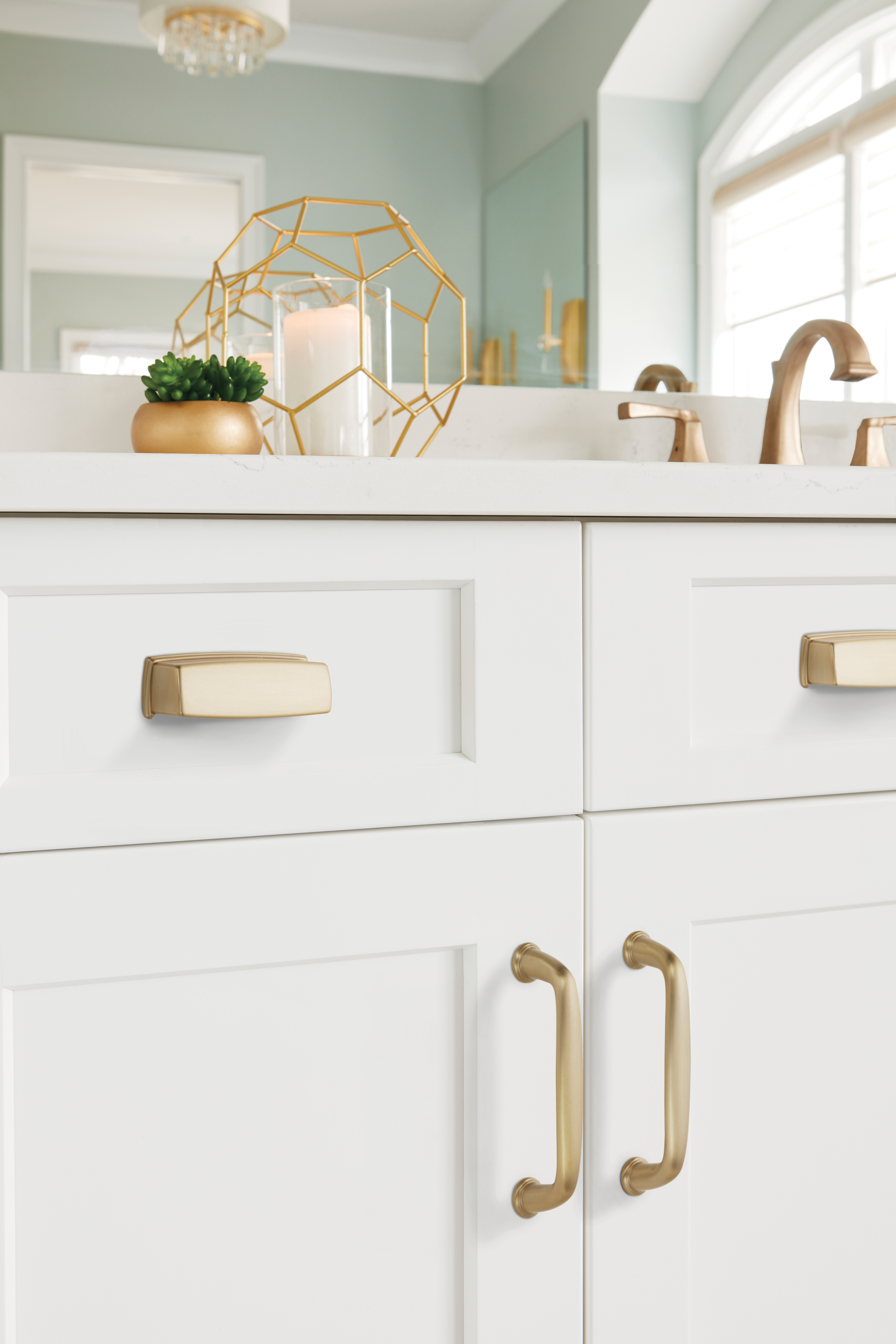 Amerock Lifestyle Golden-Champagne_Pull_Amerock_Cabinet-Hardware_Kane_BP53702BBZ_Lifestyle_Bathroom_19-1