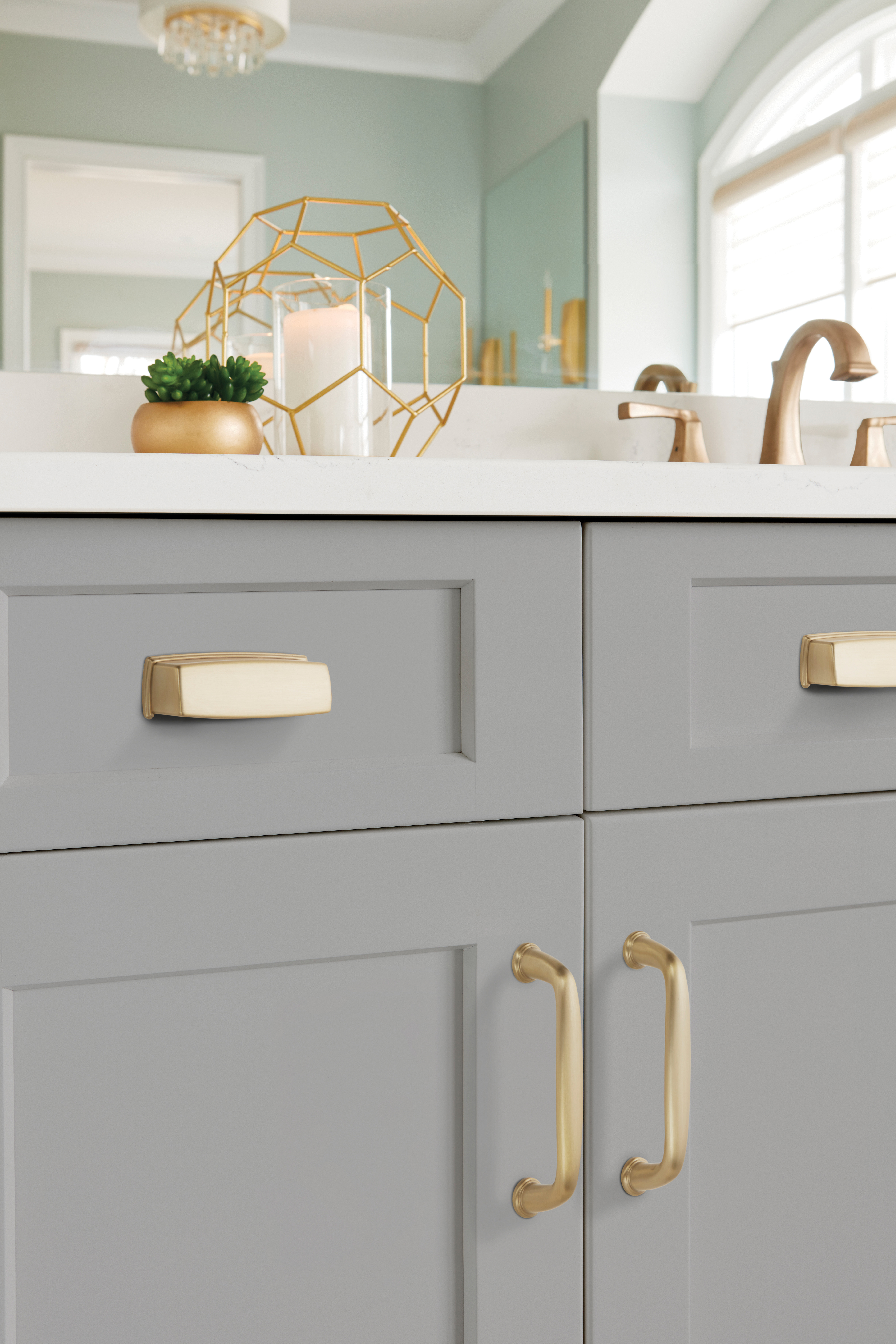Amerock Lifestyle Golden-Champagne_Pull_Amerock_Cabinet-Hardware_Kane_BP53702BBZ_Lifestyle_Bathroom_19-2