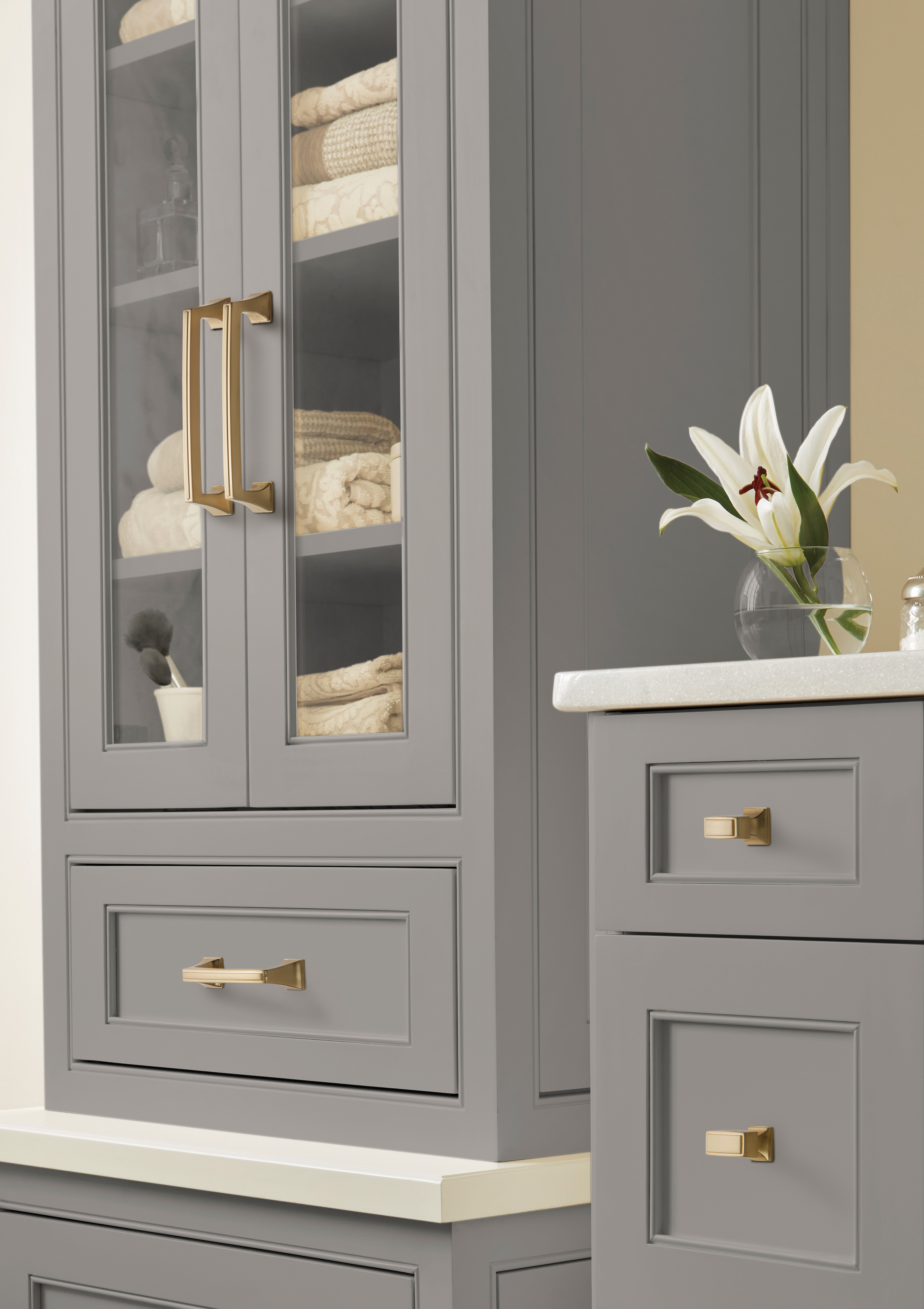 Amerock Lifestyle Golden-Champagne_Pull_Amerock_Cabinet-Hardware_Mulholland_BP53529BBZ_Lifestyle_Bathroom_19-2