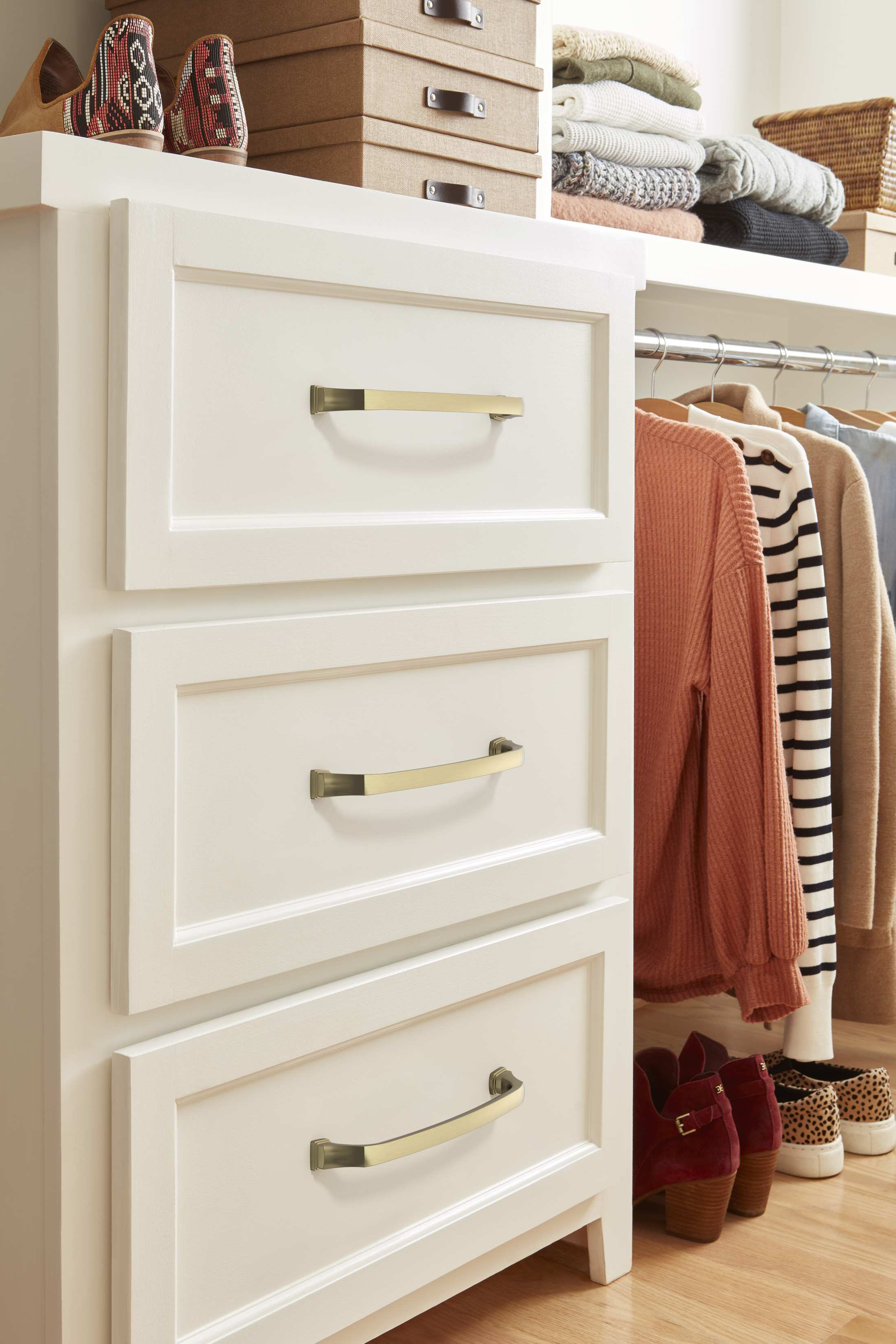 Amerock Lifestyle Golden-Champagne_Pull_Amerock_Cabinet-Hardware_Revitalize_BP55351BBZ_Master-Closet_23