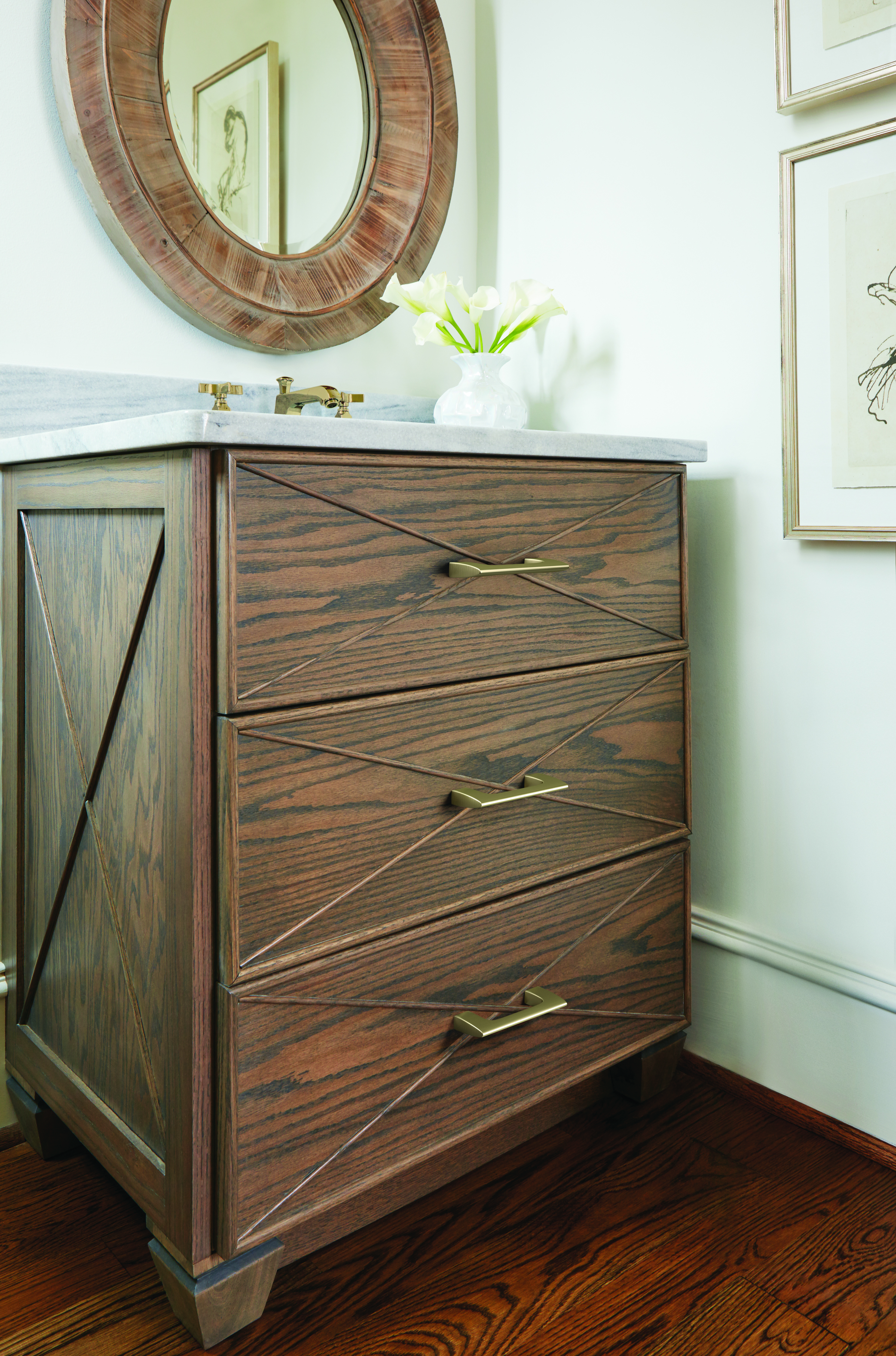 Amerock Lifestyle Golden-Champagne_Pull_Amerock_Cabinet-Hardware_Riva_BP55364BBZ_Lifestyle_19-1