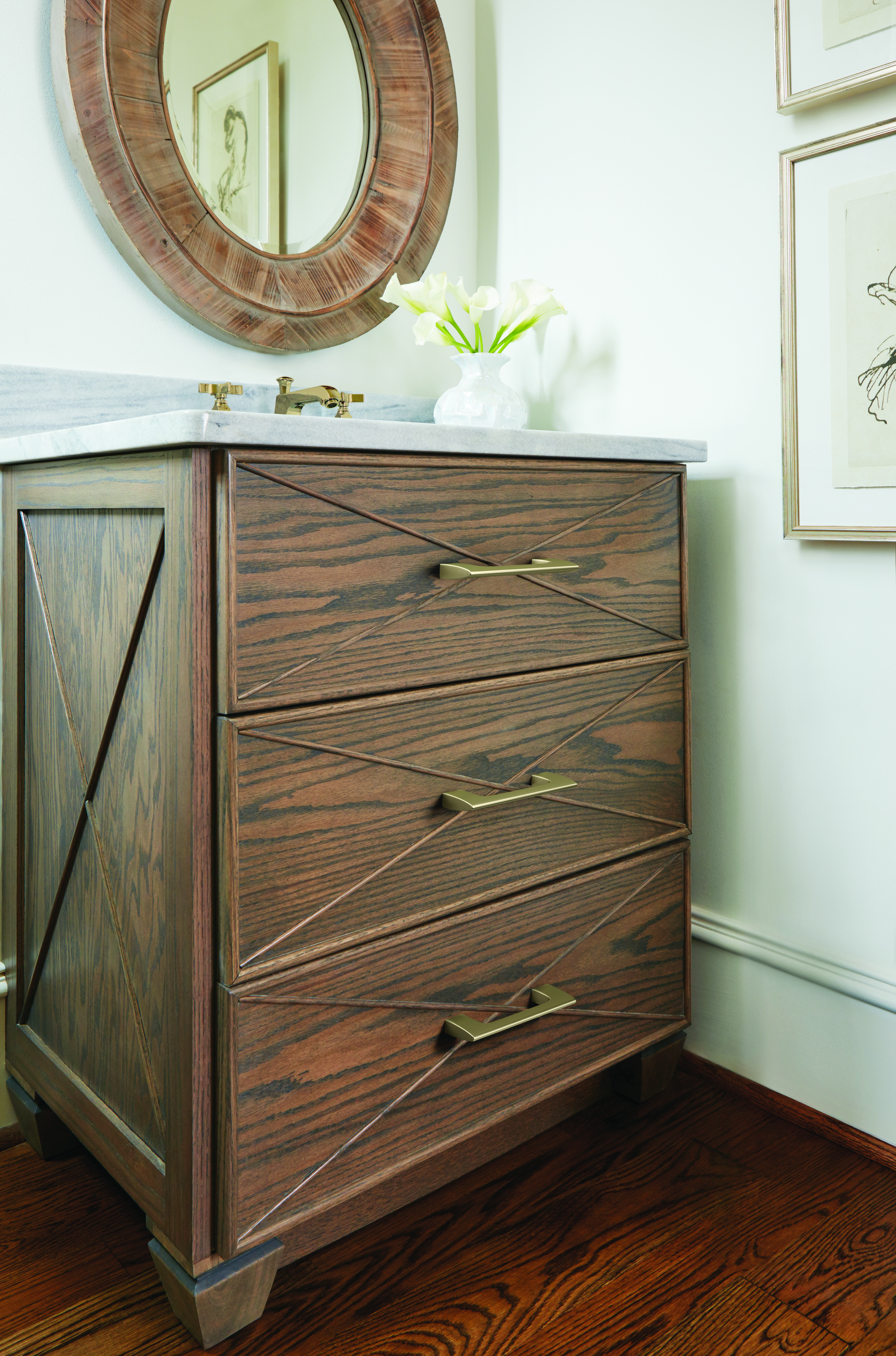 Amerock Lifestyle Golden-Champagne_Pull_Amerock_Cabinet-Hardware_Riva_BP55365BBZ_Lifestyle_19-1