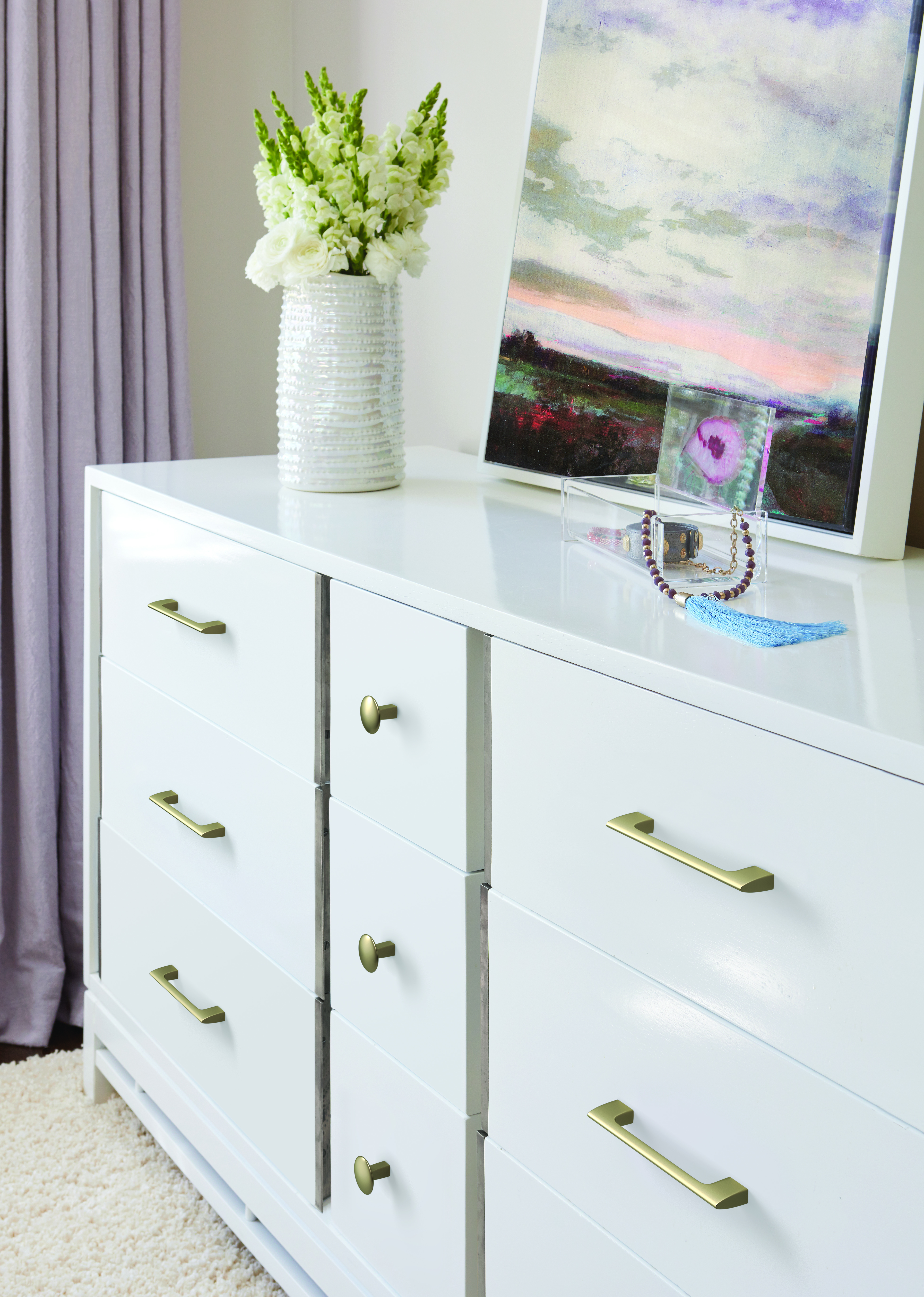 Amerock Lifestyle Golden-Champagne_Pull_Amerock_Cabinet-Hardware_Riva_BP55367BBZ_Lifestyle_19-1