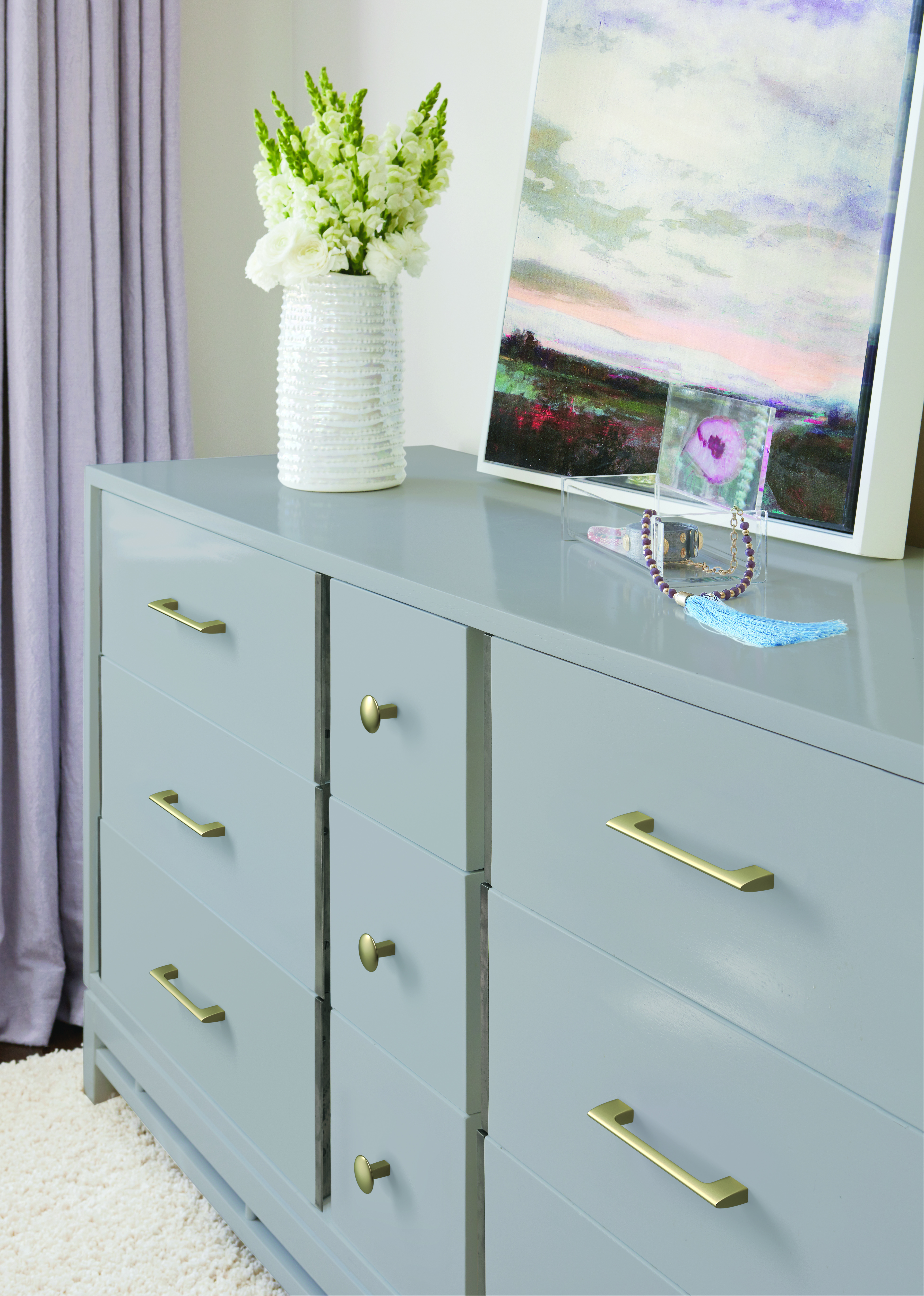 Amerock Lifestyle Golden-Champagne_Pull_Amerock_Cabinet-Hardware_Riva_BP55367BBZ_Lifestyle_19-2