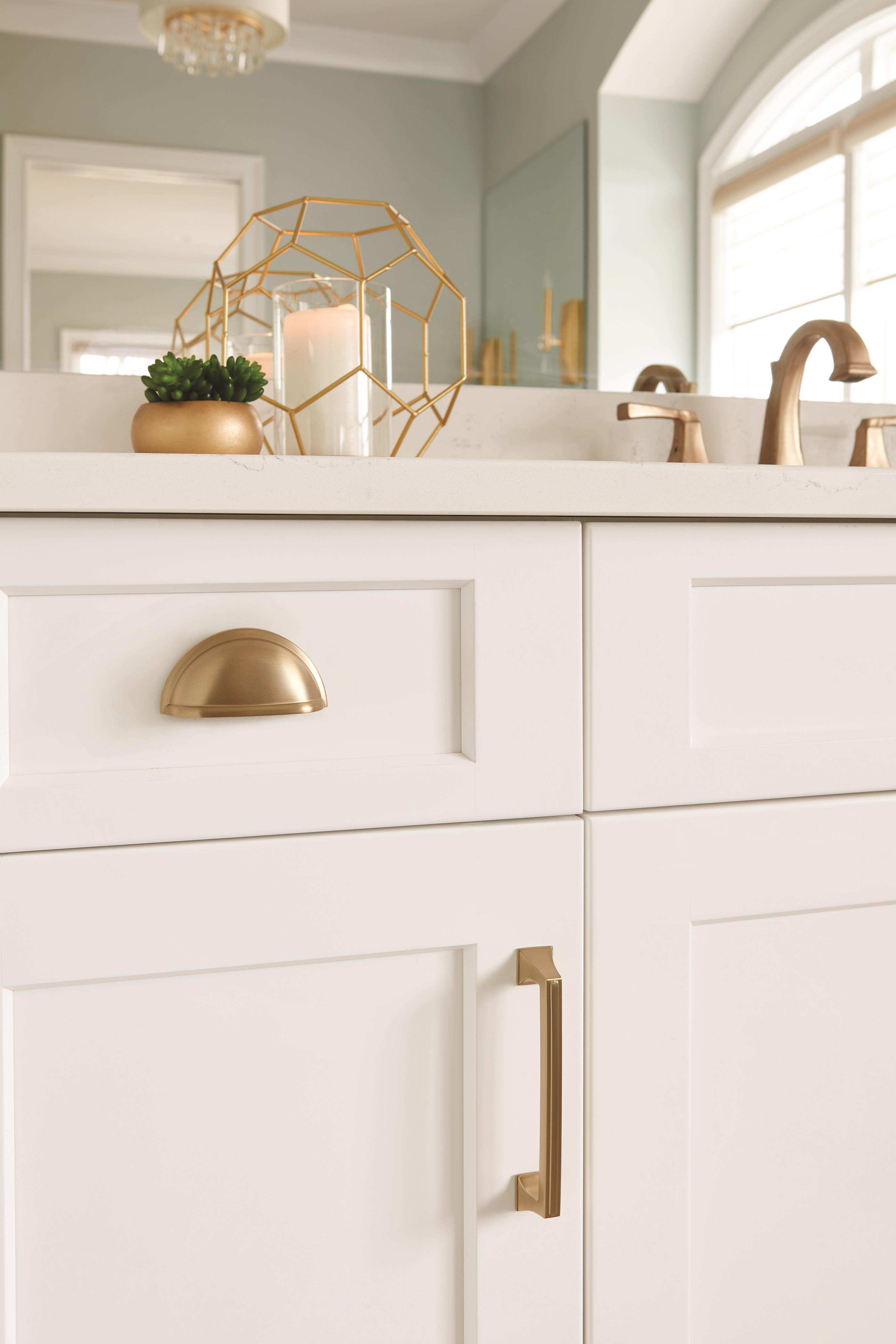 Amerock Lifestyle Golden-Champagne_Pulls-and-Cup-Pulls-Mulholland_BP53010BBZ-BP53529BBZ_Bathroom-Detail_18