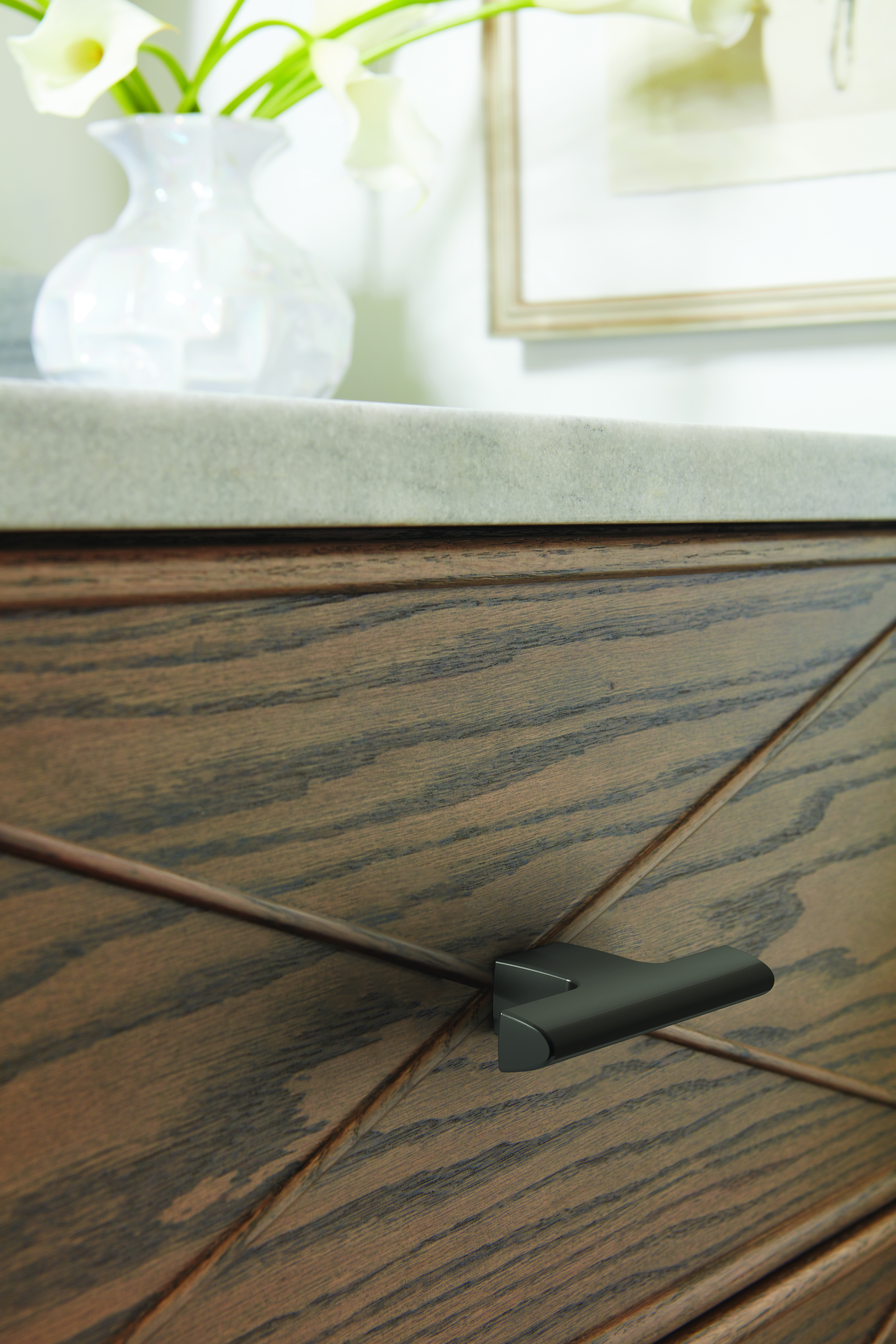 Amerock Lifestyle Graphite_Knob_Amerock_Cabinet-Hardware_Riva_BP55361GPH_Lifestyle_19-1