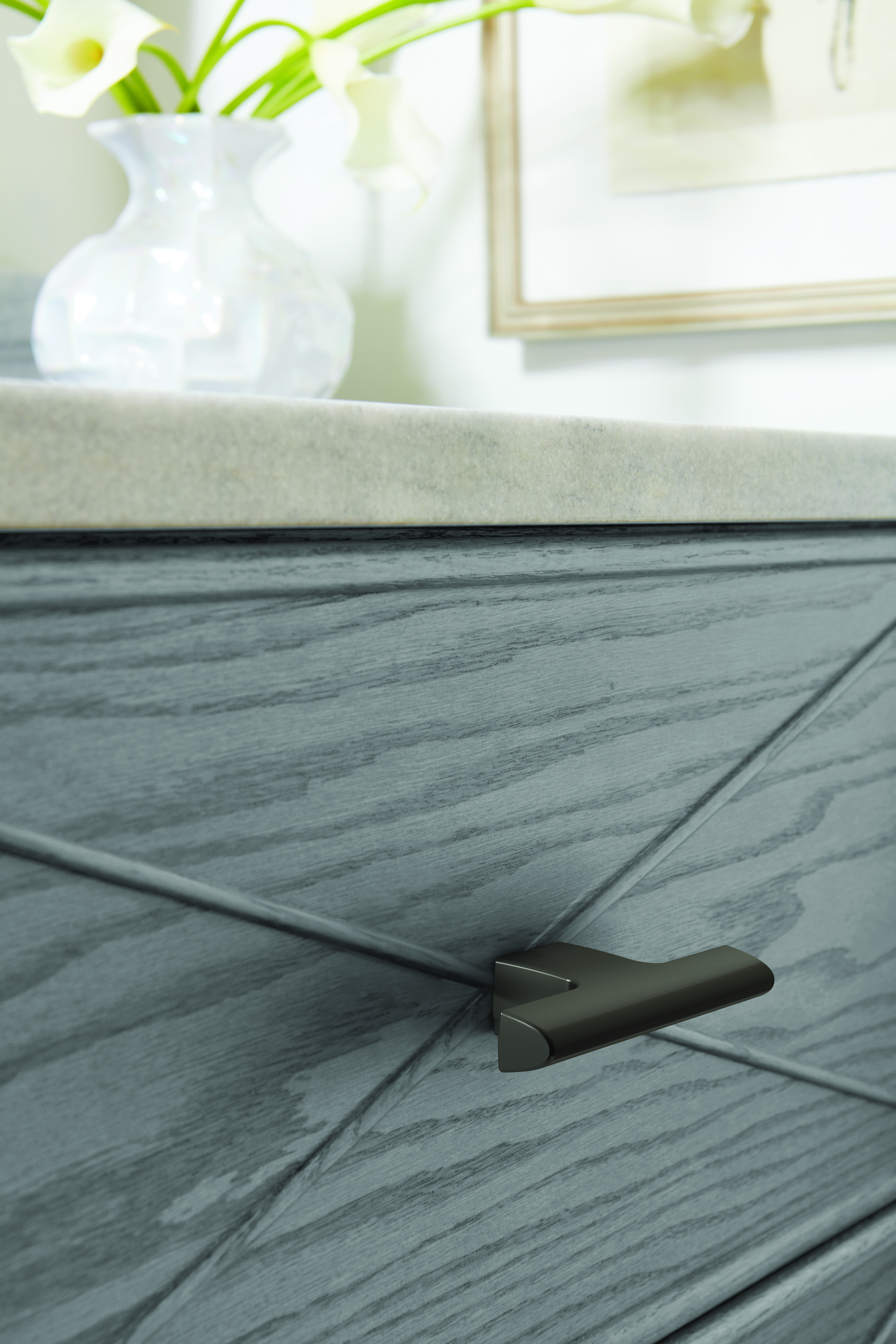 Amerock Lifestyle Graphite_Knob_Amerock_Cabinet-Hardware_Riva_BP55361GPH_Lifestyle_19-2