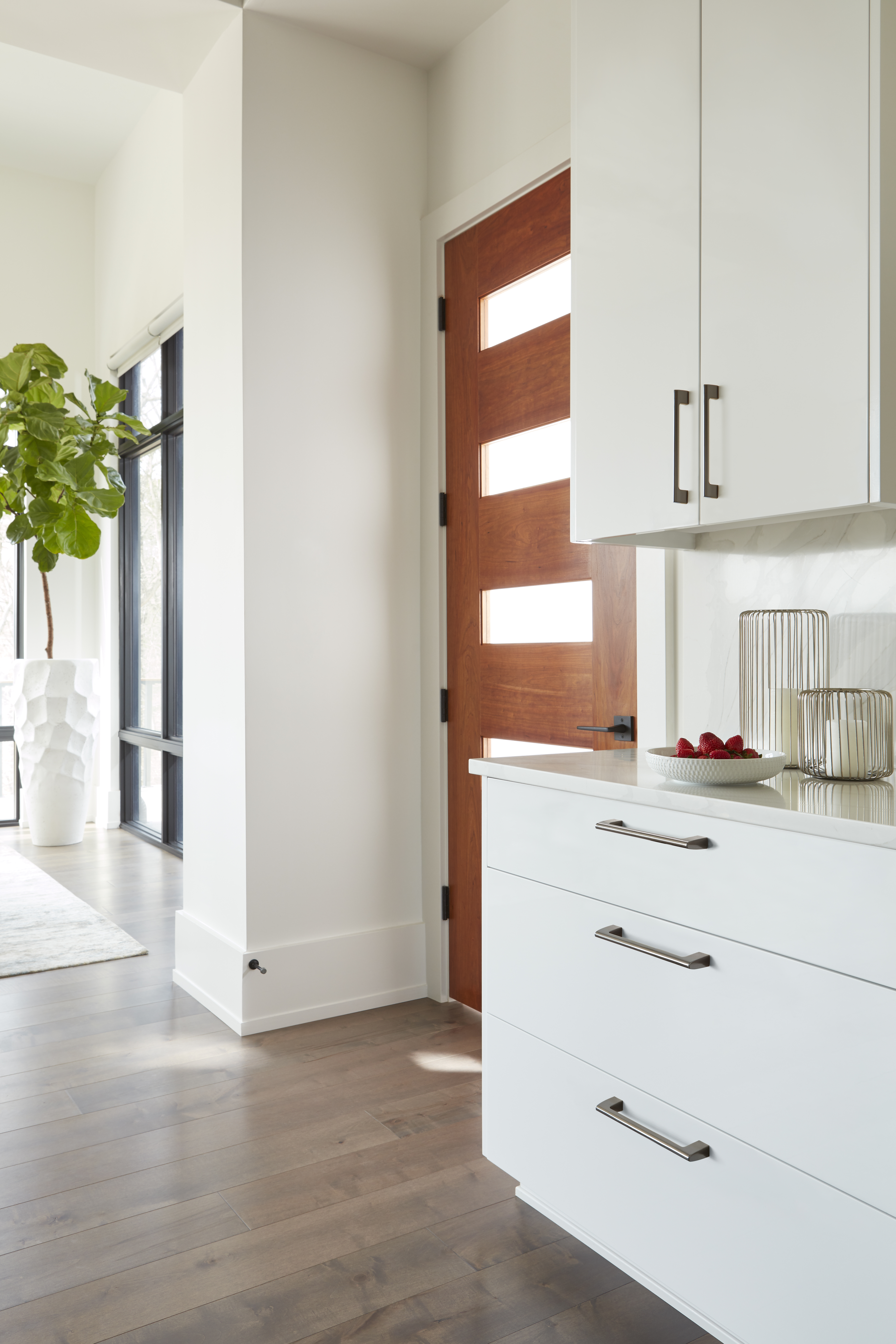 Amerock Lifestyle Graphite_Pulls_Allison-by-Amerock_Cabinet-Hardware_Riva_BP55368GPH_Kitchen_20_2