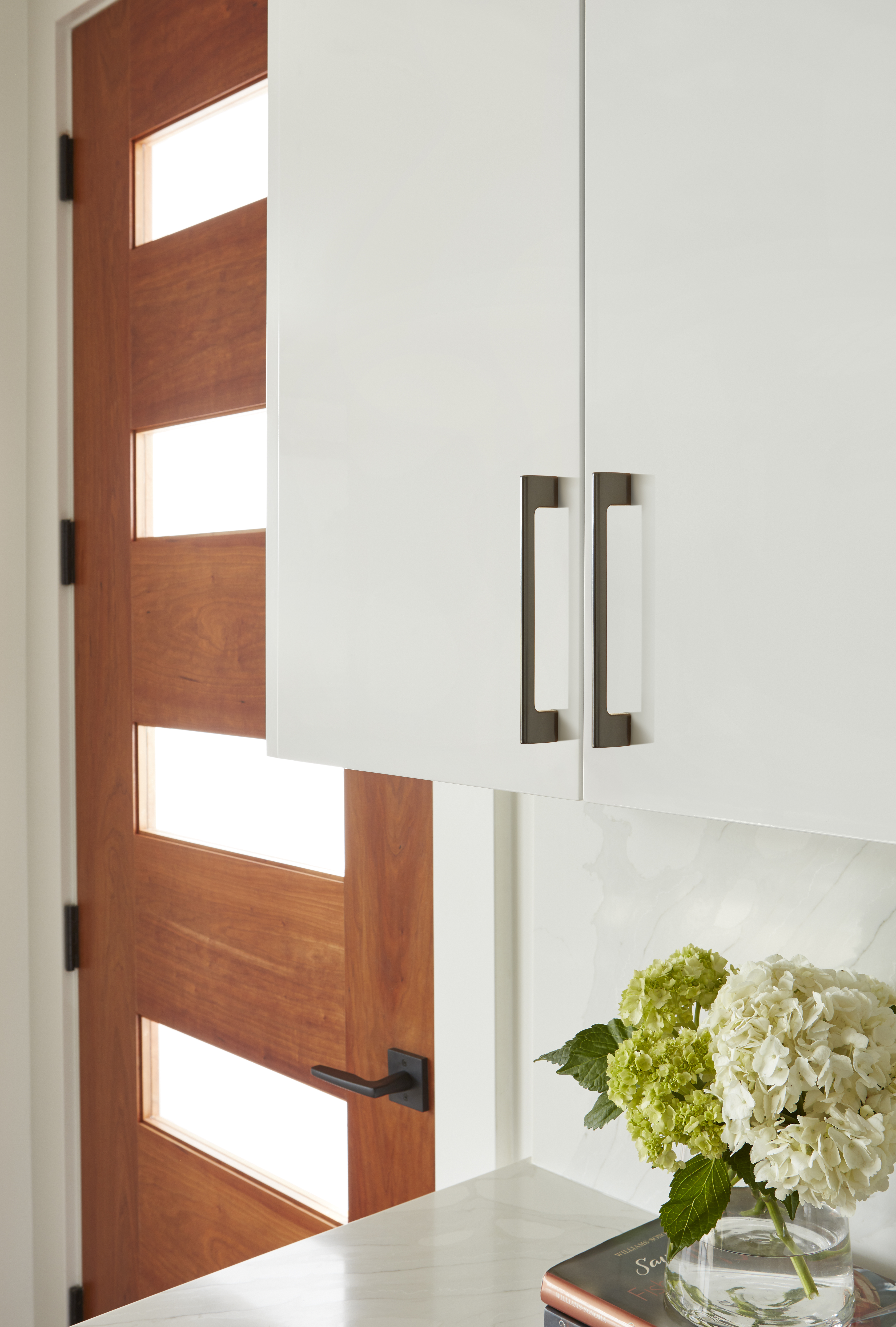 Amerock Lifestyle Graphite_Pulls_Allison-by-Amerock_Cabinet-Hardware_Riva_BP55368GPH_Kitchen_20_3