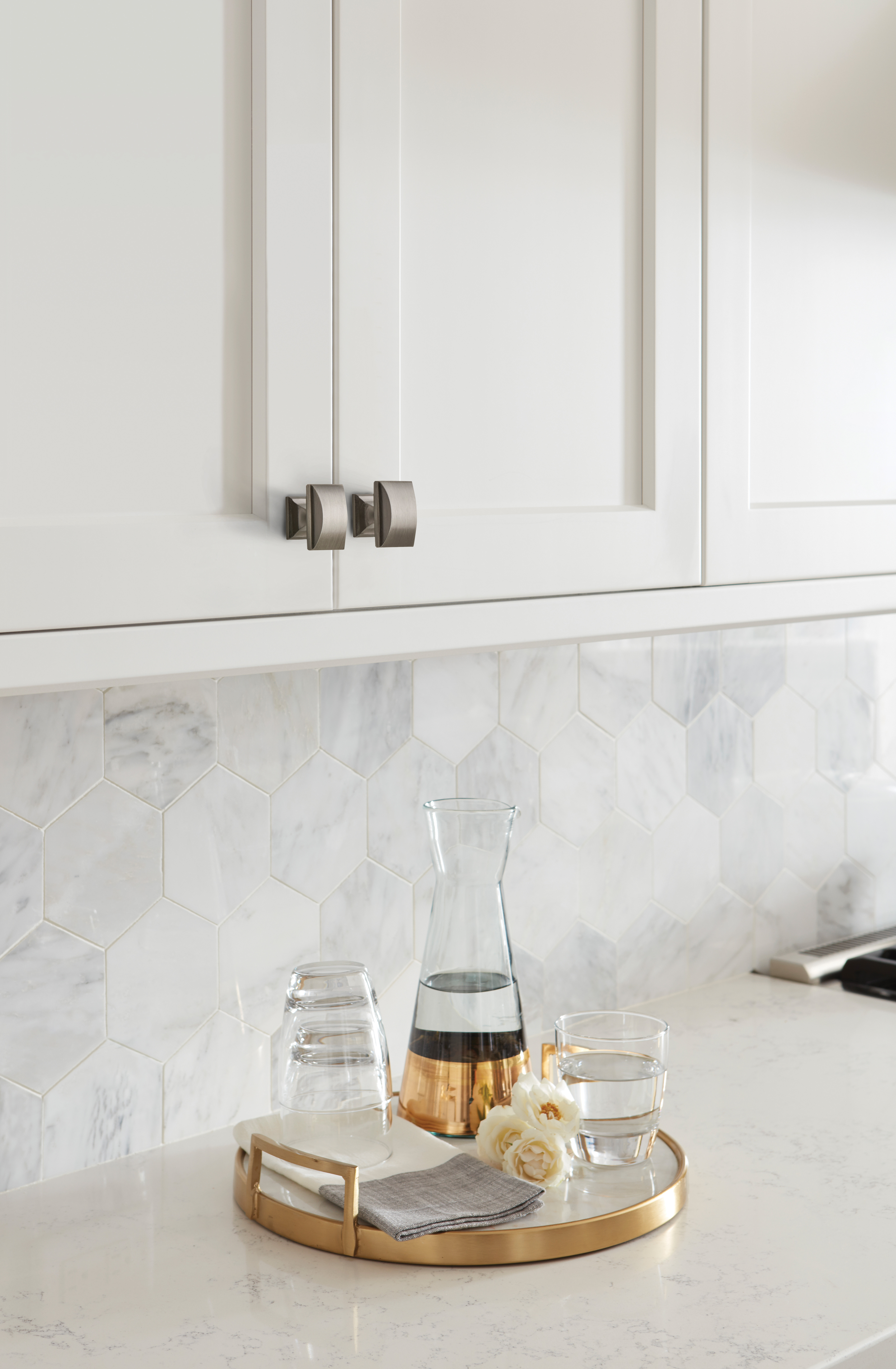 Amerock Lifestyle Gunmetal_Knob_Amerock_Cabinet-Hardware_Candler_BP29368GM_Lifestyle_Kitchen_19-1