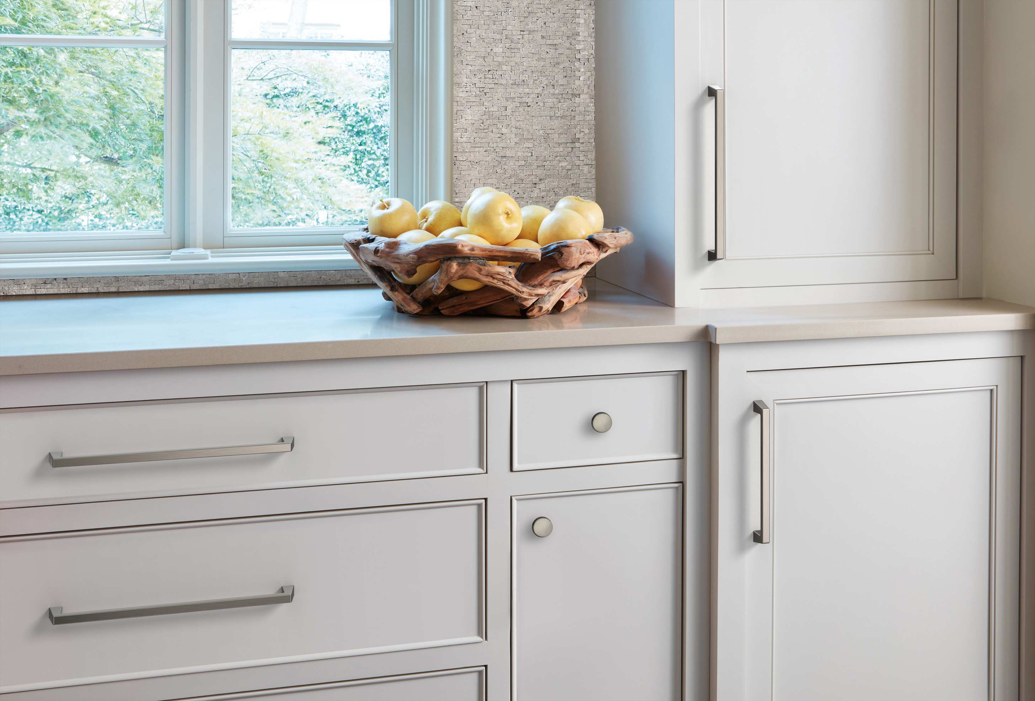 Amerock Lifestyle Gunmetal_Pull_Amerock_Cabinet-Hardware_Blackrock_BP55282GM_Kitchen_23