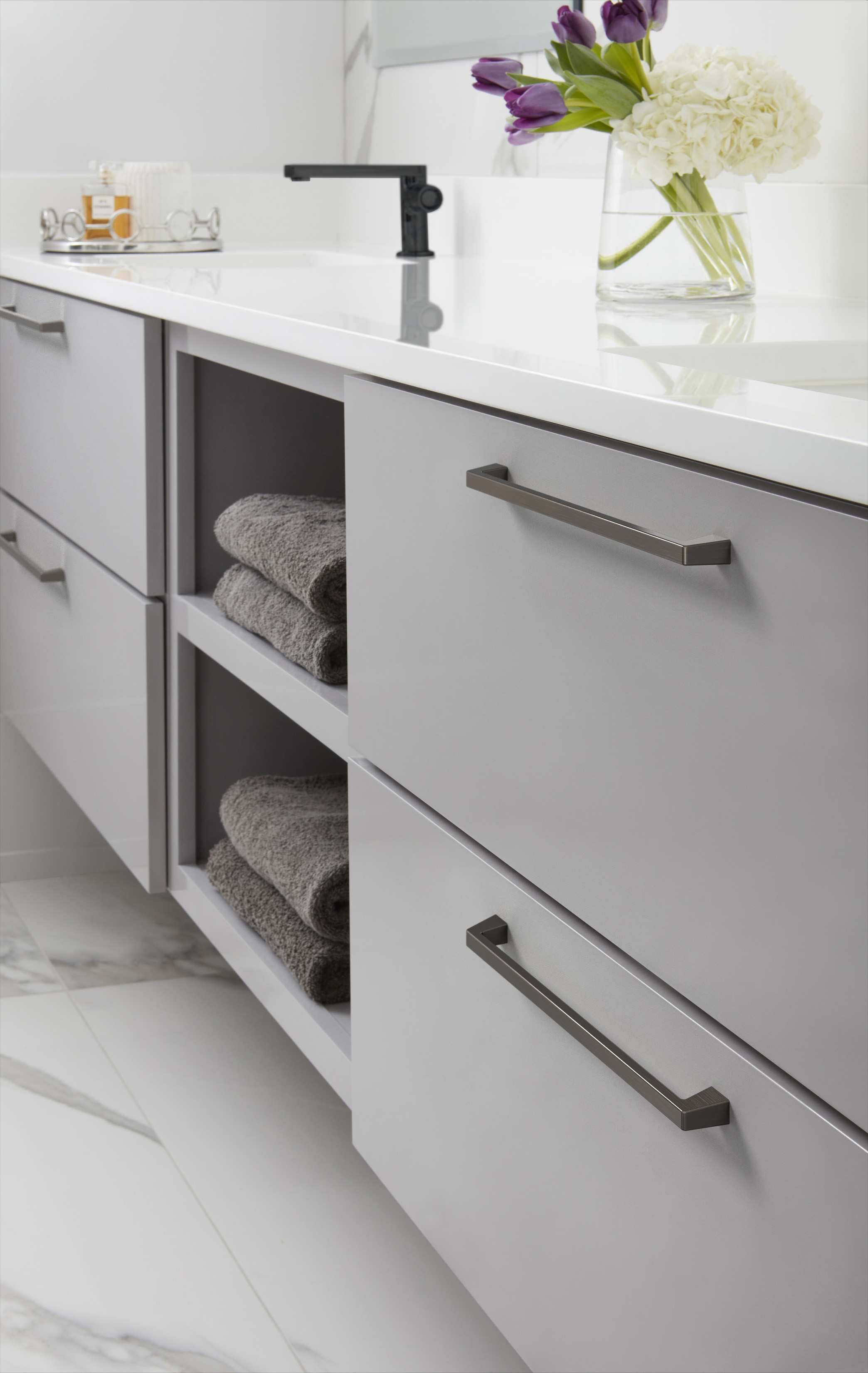 Amerock Lifestyle Gunmetal_Pull_Amerock_Cabinet-Hardware_Blackrock_BP55283GM_Bath_23