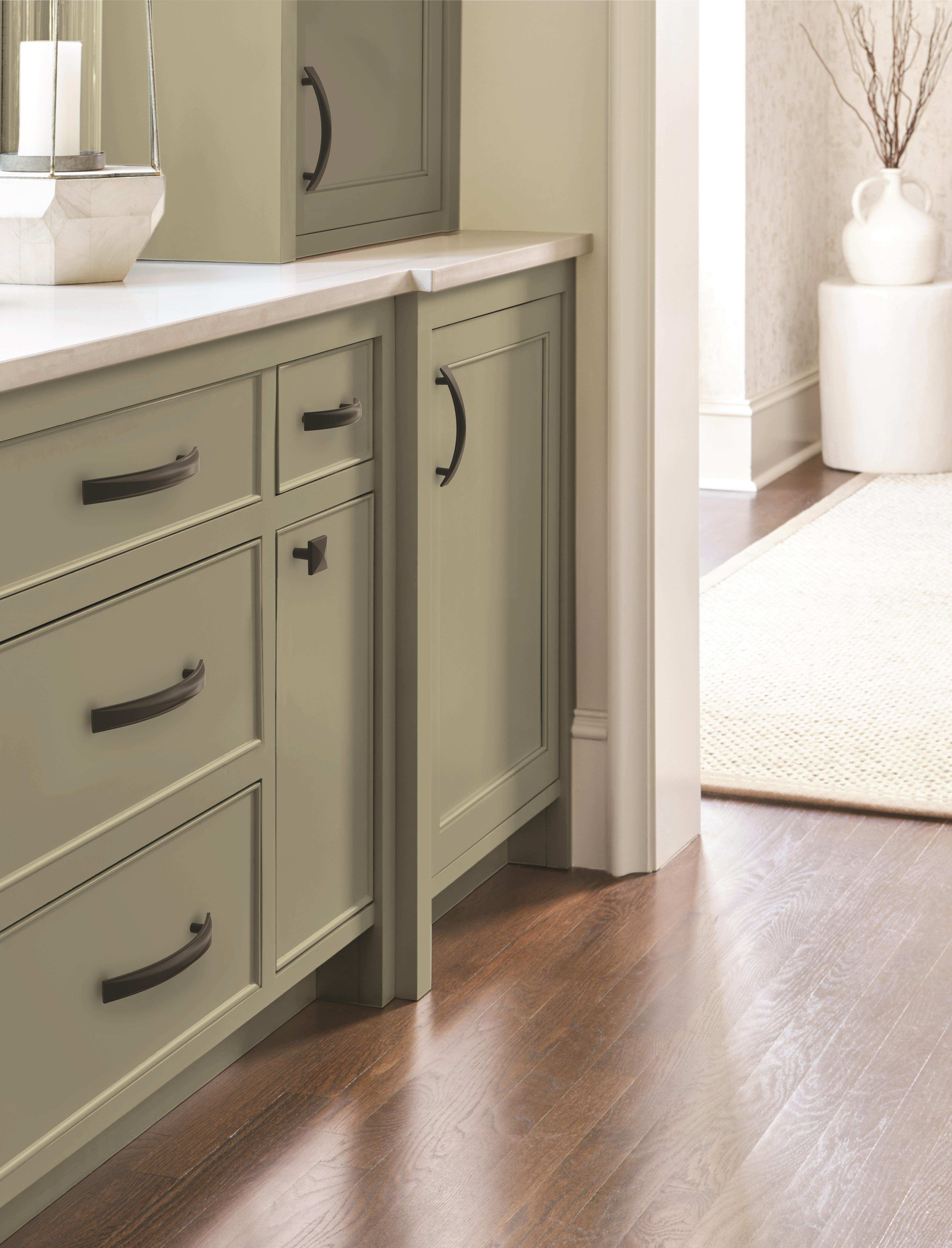 Amerock Lifestyle Matte-Black_Edge-Pulls_Amerock_Cabinet-Hardware_Extensity_BP29370FB_BP29379FB_BP29385FB_BP29393FB_Lifestyle_19.jpg