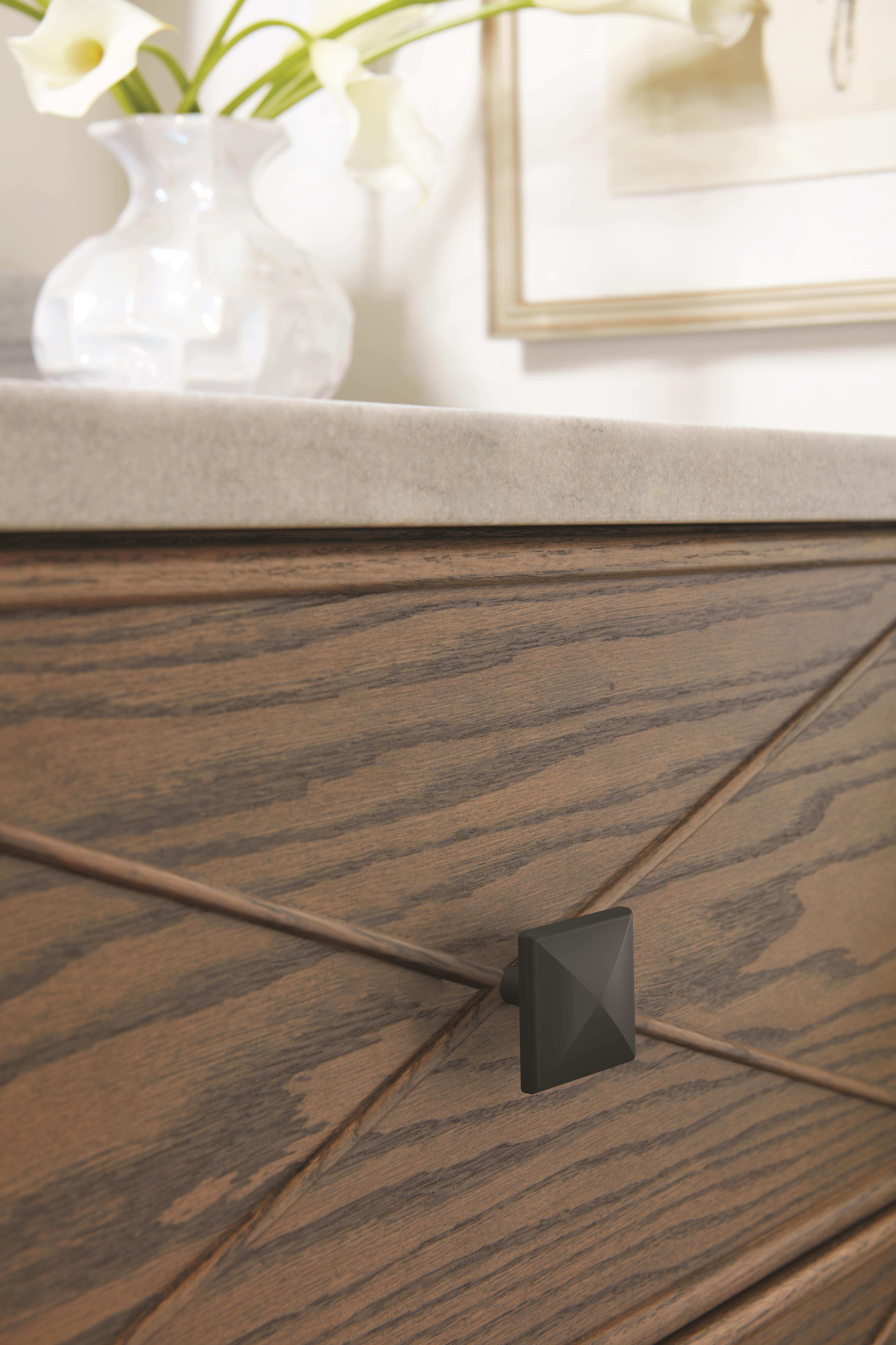 Amerock Lifestyle Matte-Black_Knob_Amerock_Cabinet-Hardware_Extensity_BP29398FB_Lifestyle_19_2.jpg