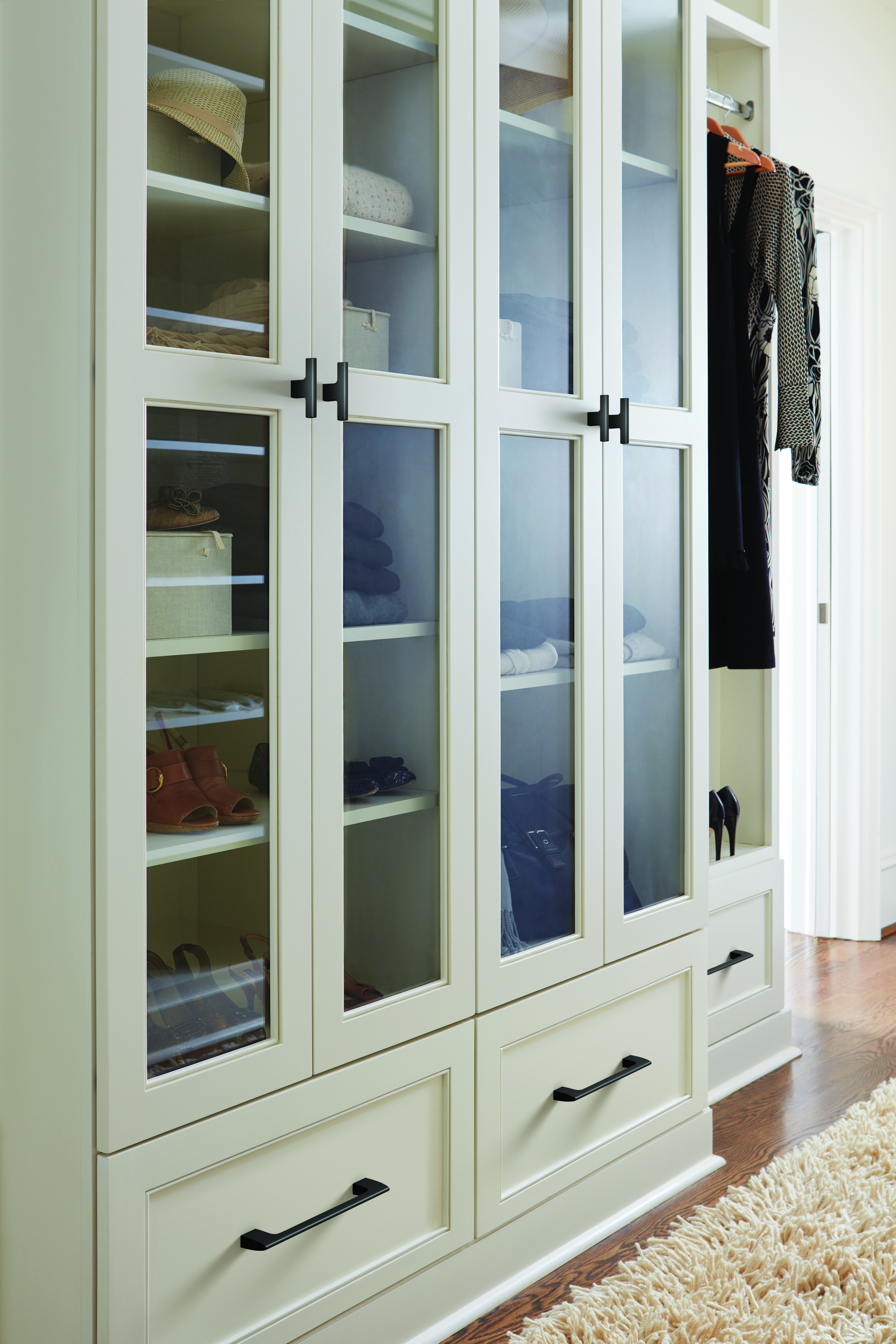 Amerock Lifestyle Matte-Black_Pull_Amerock_Cabinet-Hardware_Riva_BP55368MB_Lifestyle_19-1