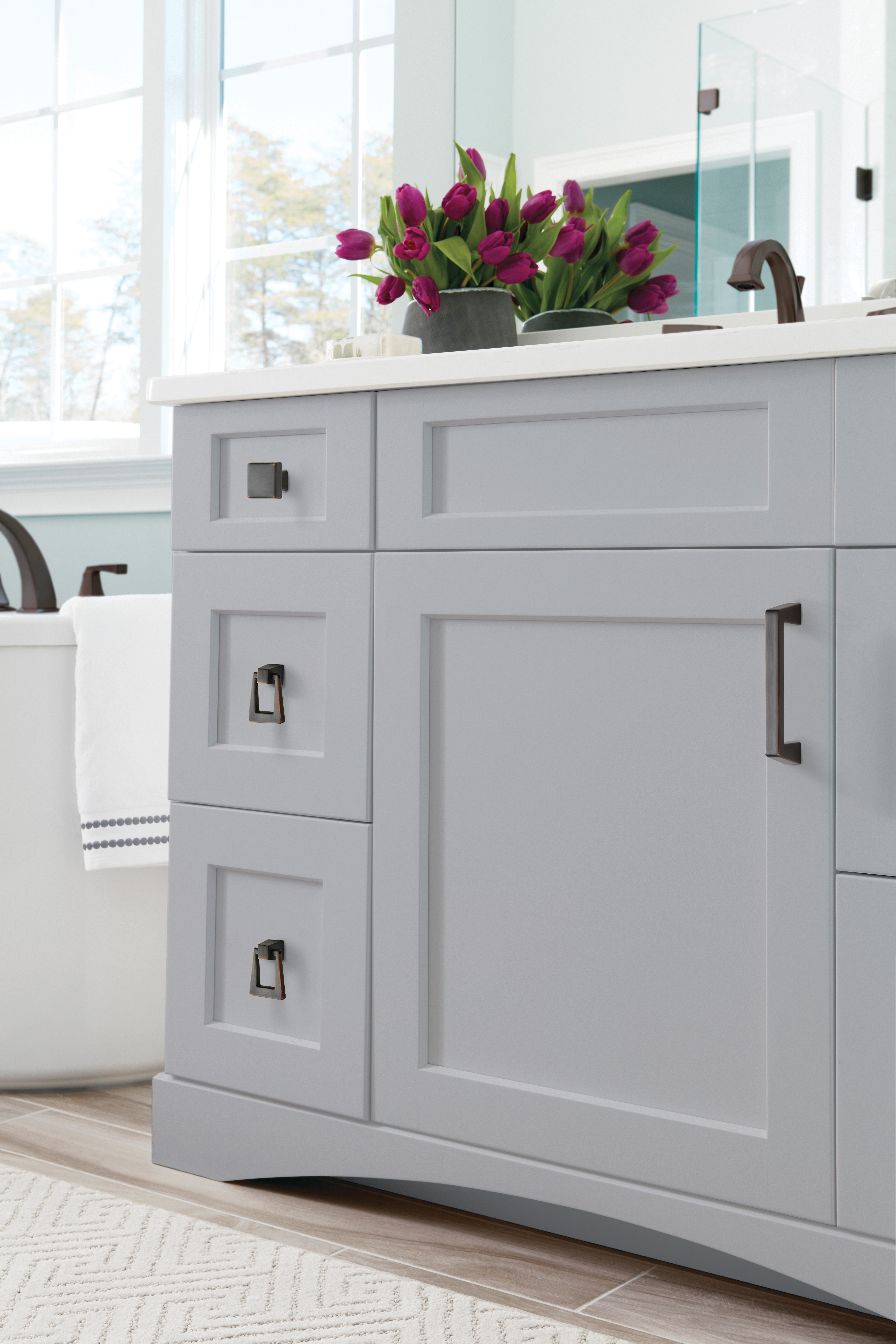 Amerock Lifestyle Oil-Rubbed-Bronze_Knob-and-Pendants-and-Pull_Amerock_Cabinet-Hardware_Blackrock_BP55271ORB_BP55274ORB_BP55276ORB_Lifestyle_Bathroom_19_2