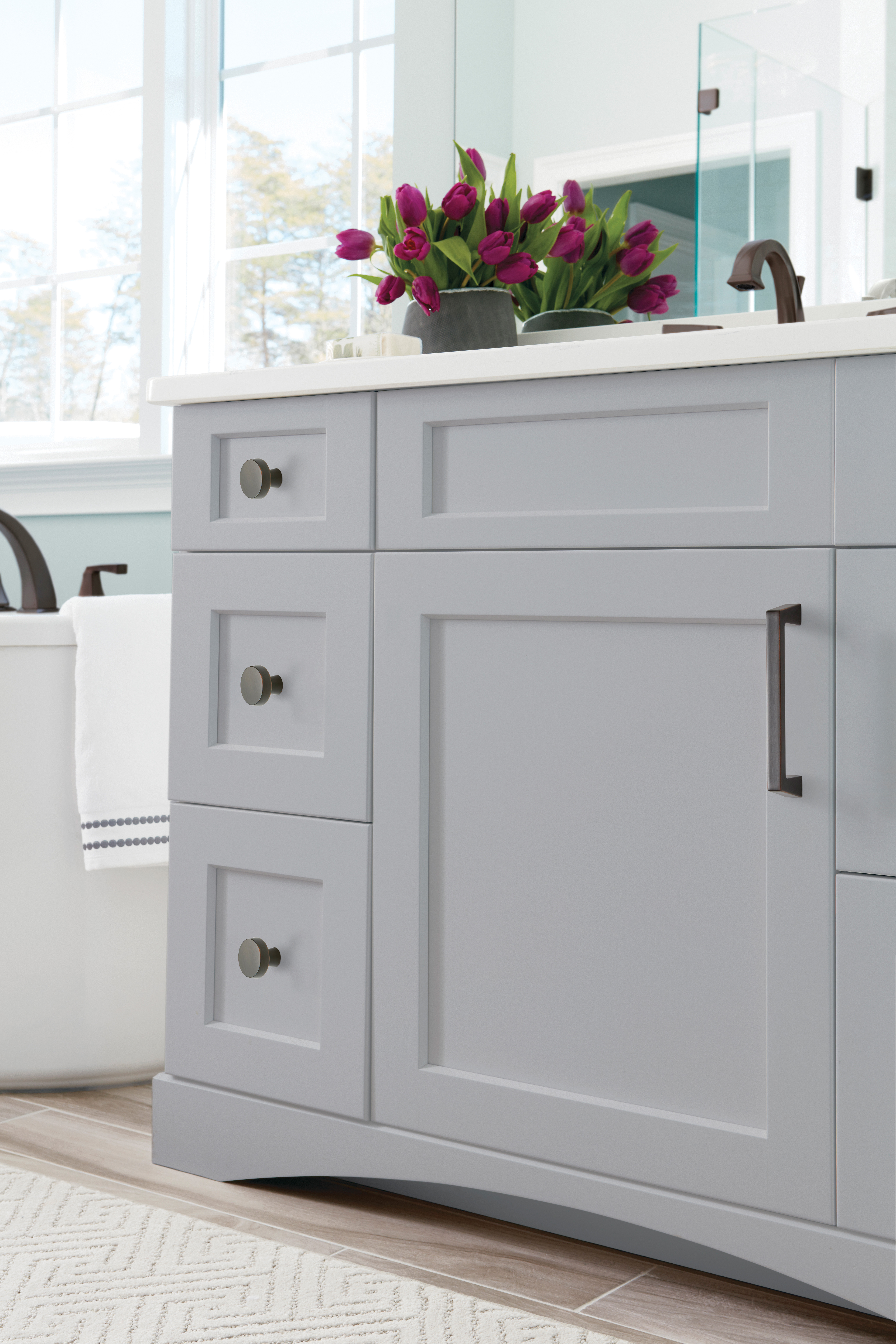 Amerock Lifestyle Oil-Rubbed-Bronze_Knob-and-Pull_Amerock_Cabinet-Hardware_Blackrock_BP55270ORB_BP55277ORB_Lifestyle_Bathroom_19_2