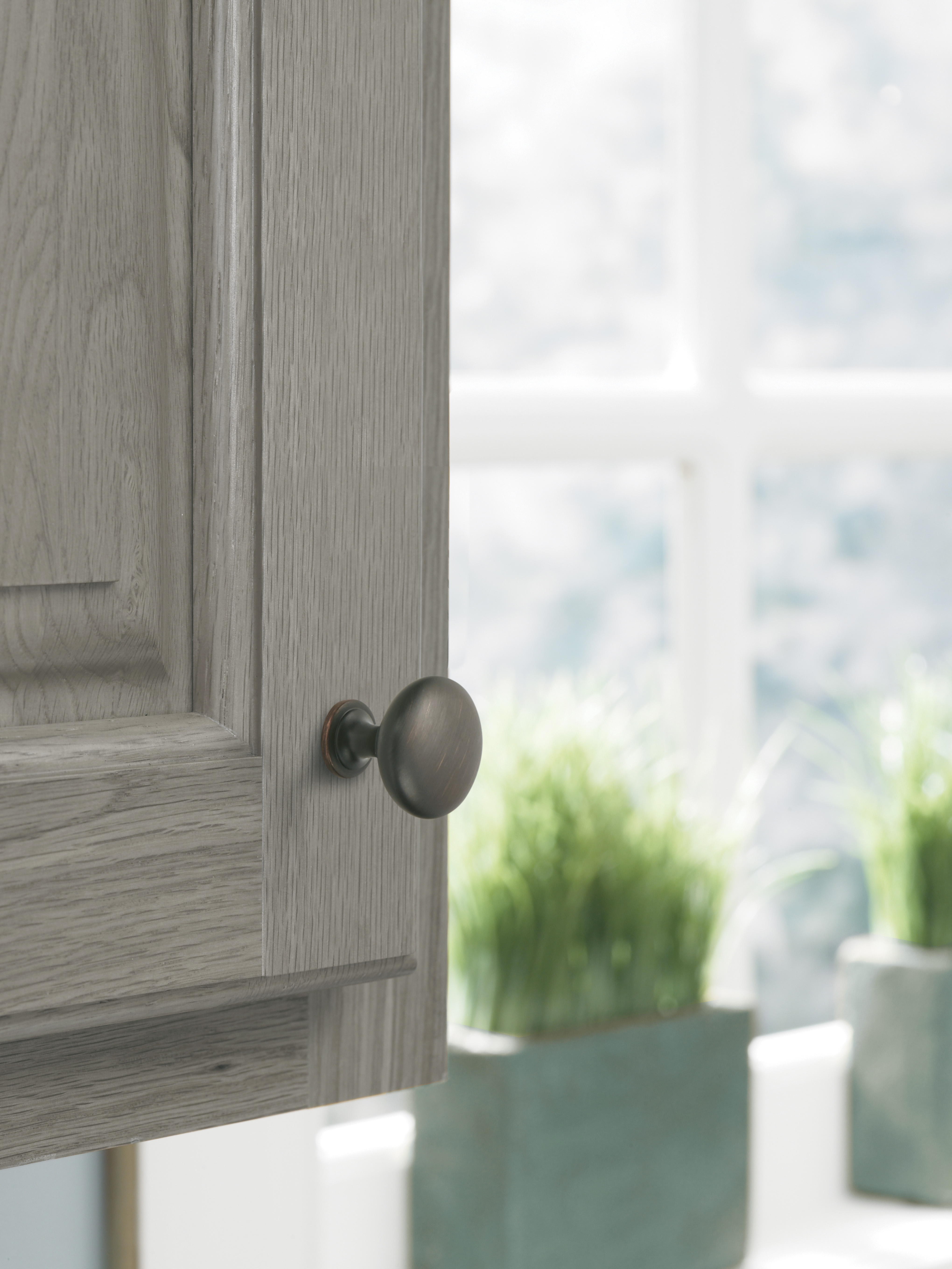 Amerock Lifestyle Oil-Rubbed-Bronze_Knob_Amerock_Cabinet-Hardware_Allison_BP53005ORB_Lifestyle_Kitchen_19-2