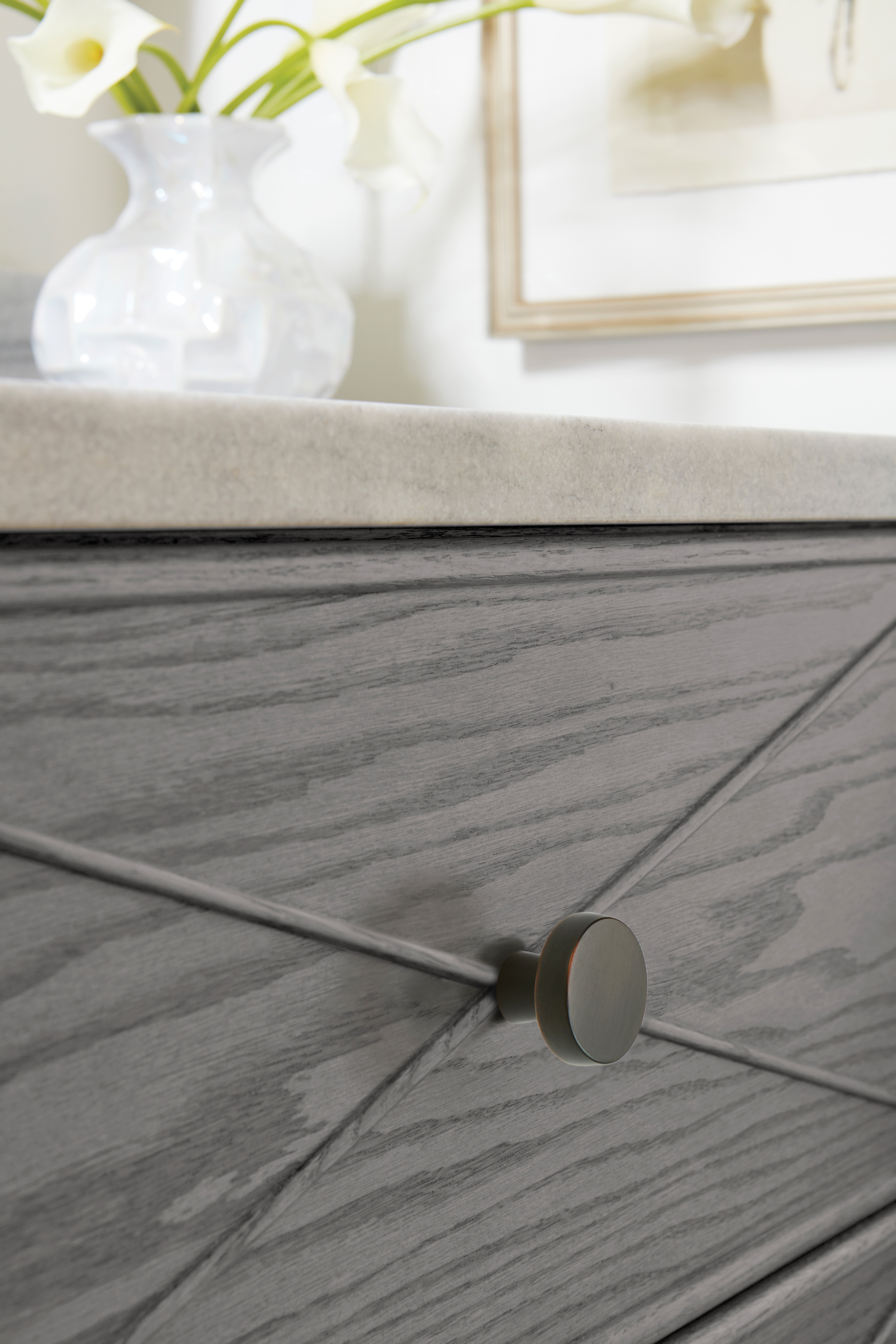 Amerock Lifestyle Oil-Rubbed-Bronze_Knob_Amerock_Cabinet-Hardware_Blackrock_BP55272ORB_Lifestyle_Bathroom_19